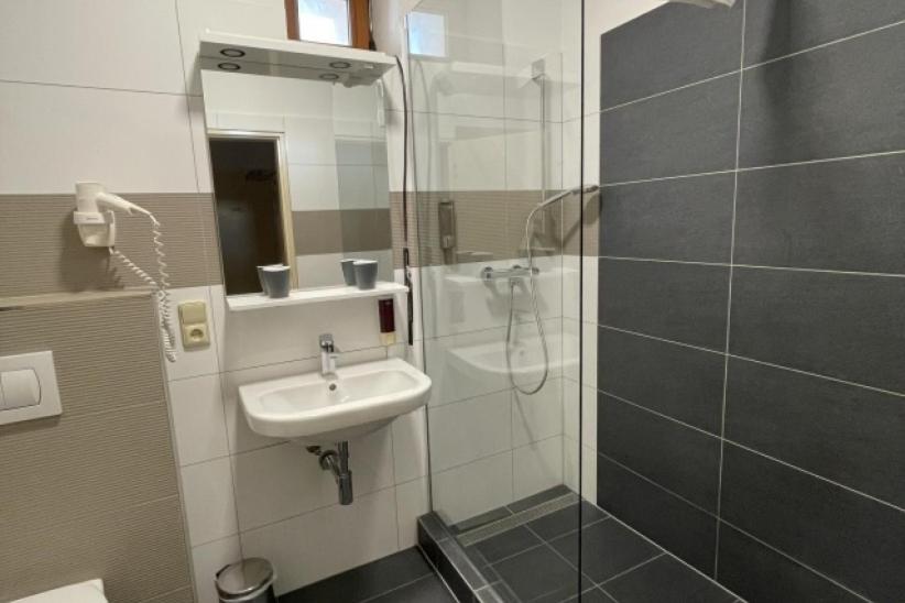 Comfort Triple Room with Shower - Photo 4