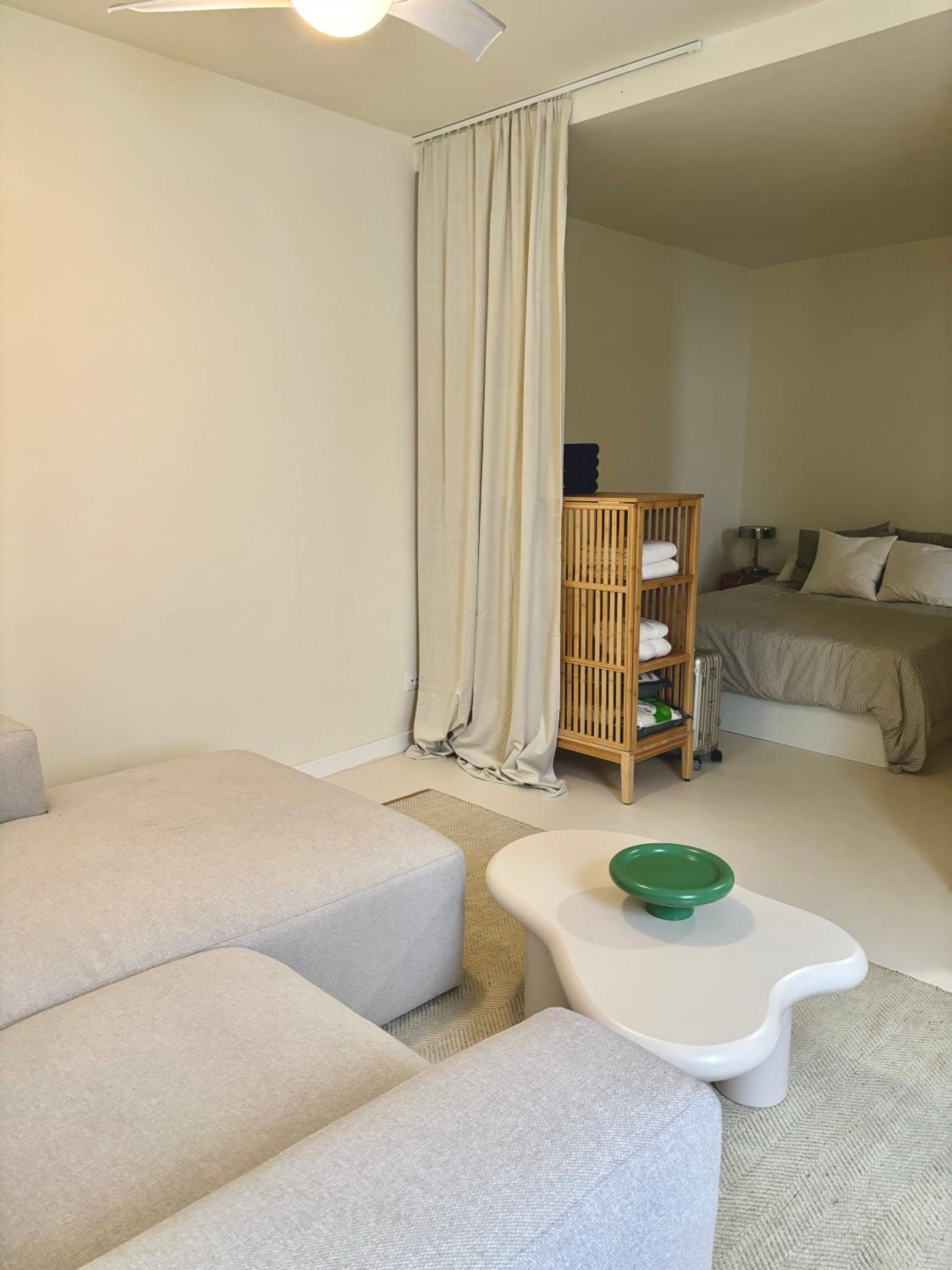 One-Bedroom Apartment photo 2