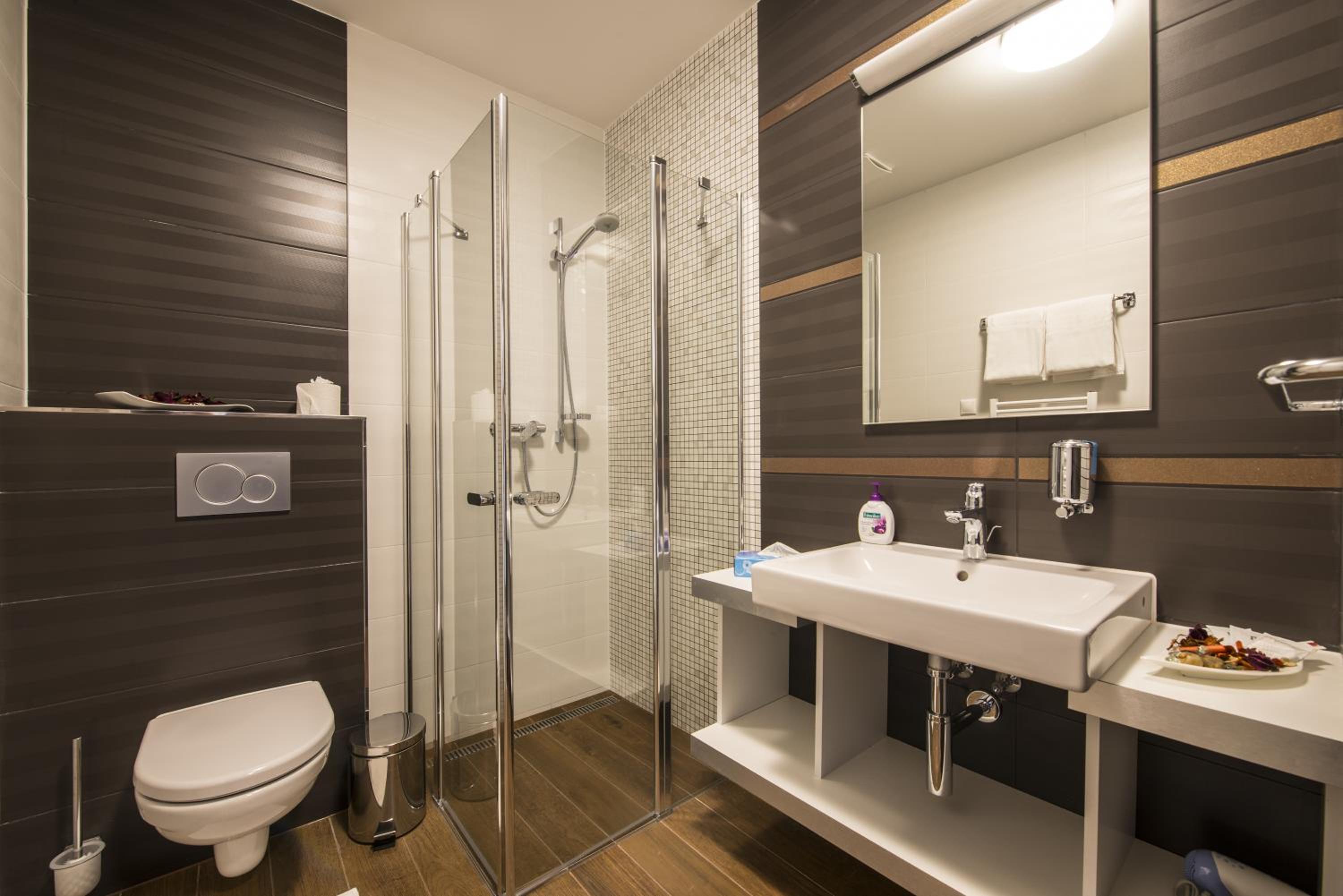 Double & single bedded room  photo 3