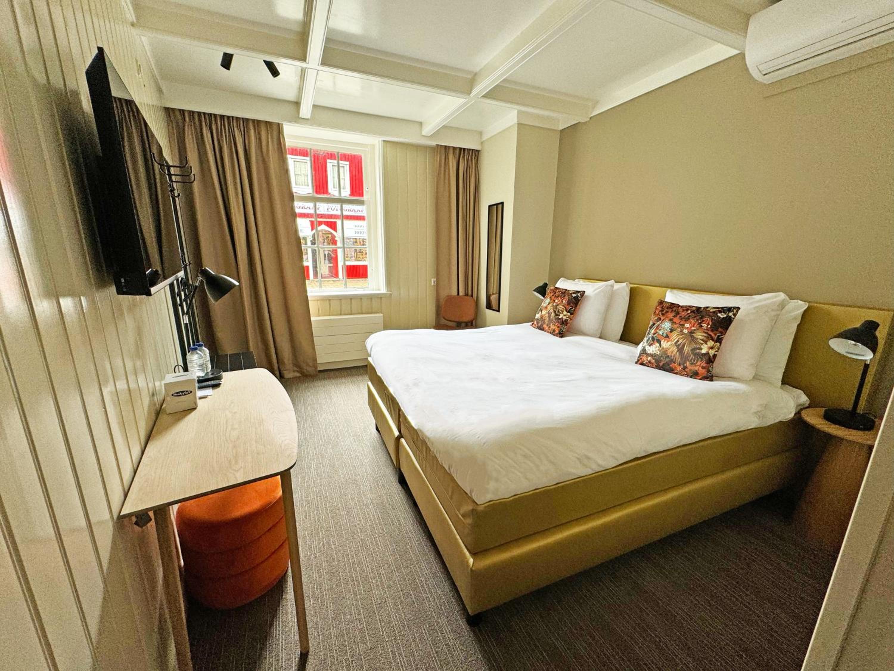 Twin Room with Shower