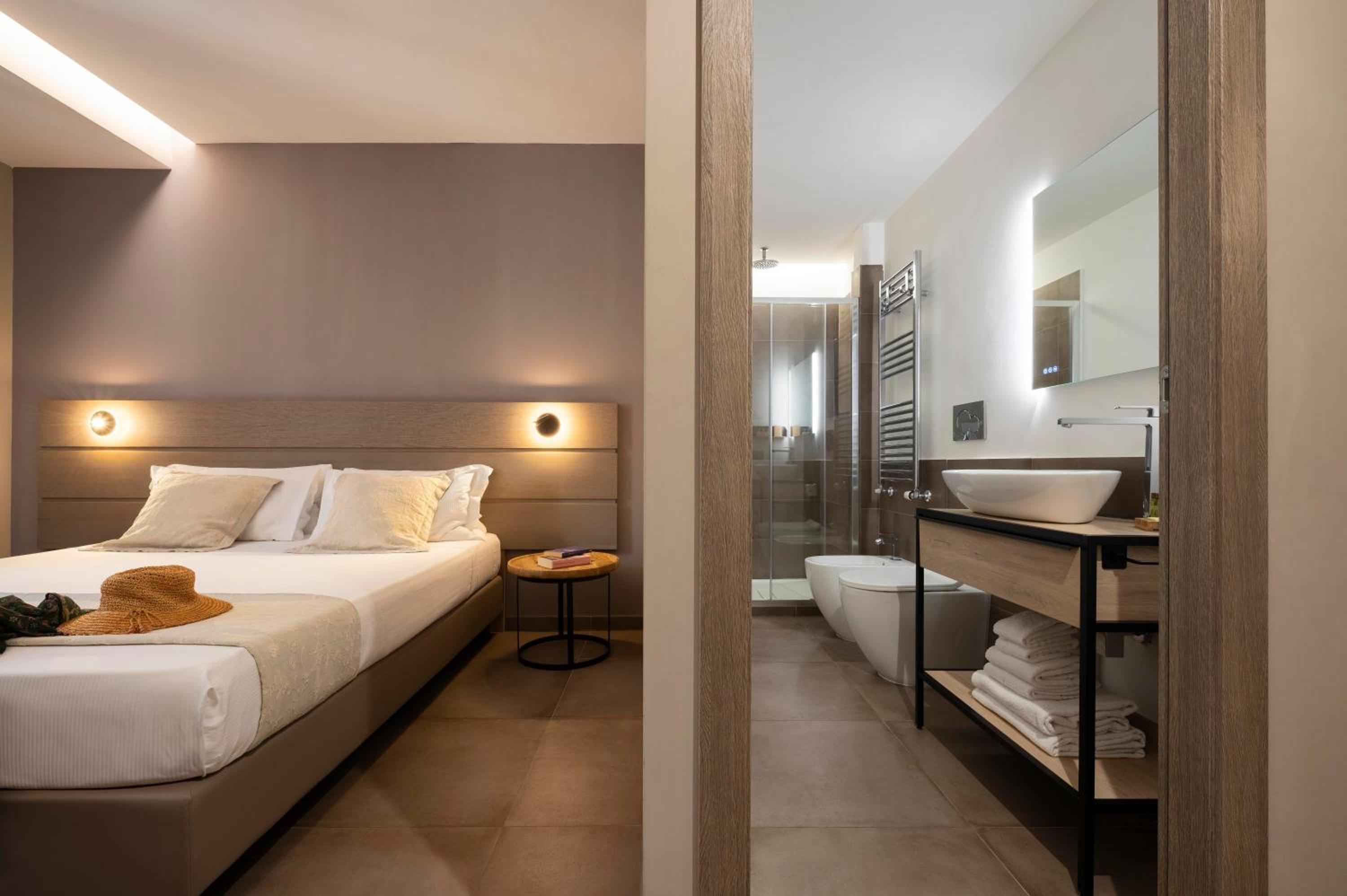 Standard King Room photo 1