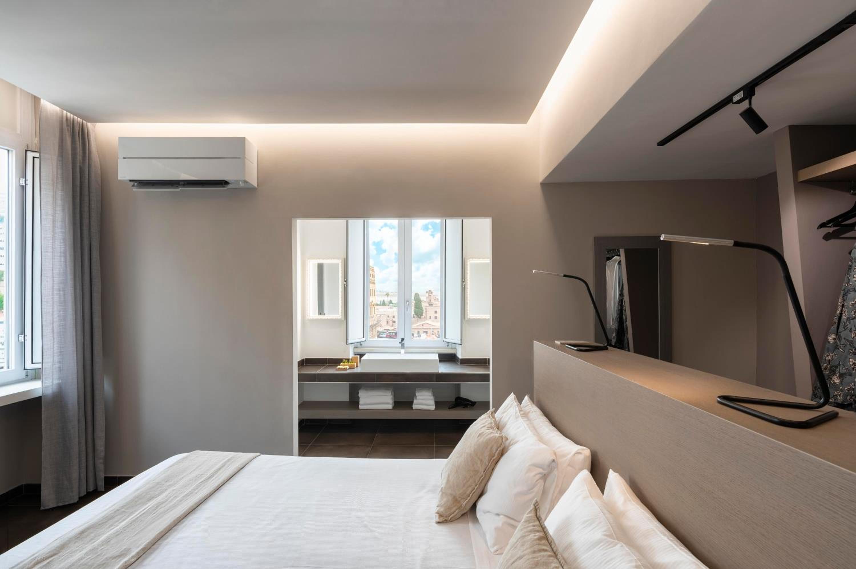 Superior Double Room with City View photo 2