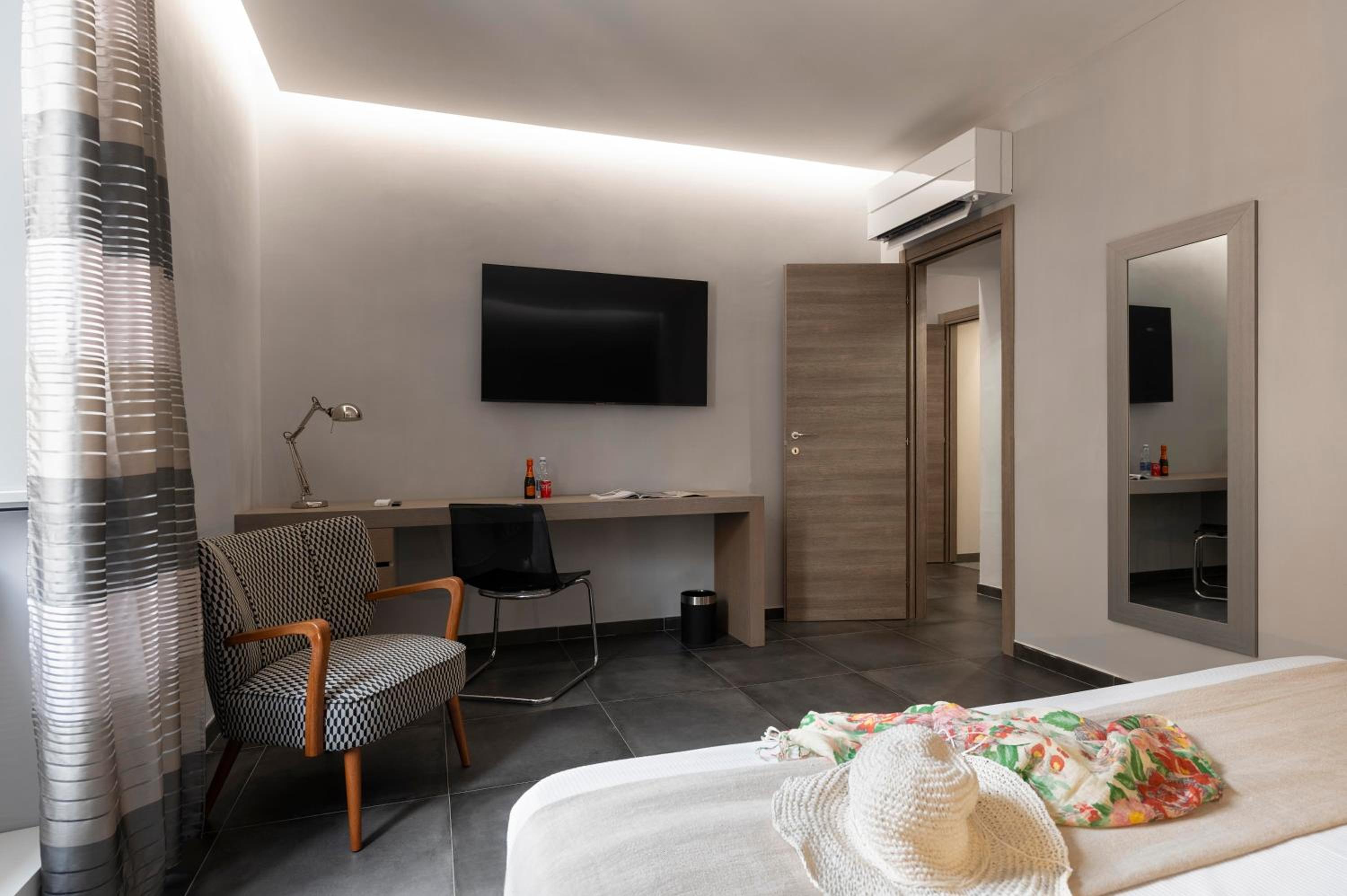 Suite with City View photo 3