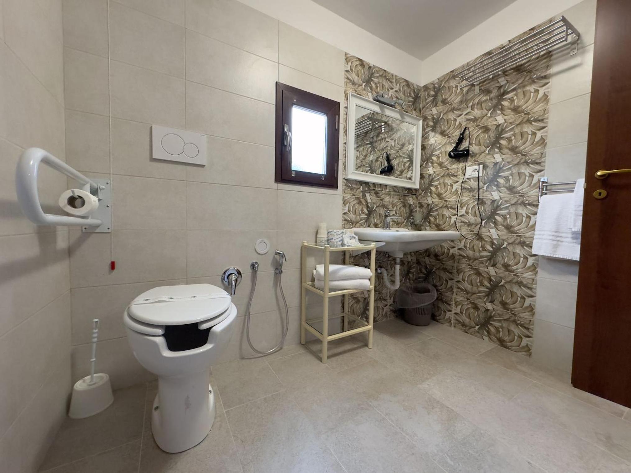 Quadruple Room - Photo 4