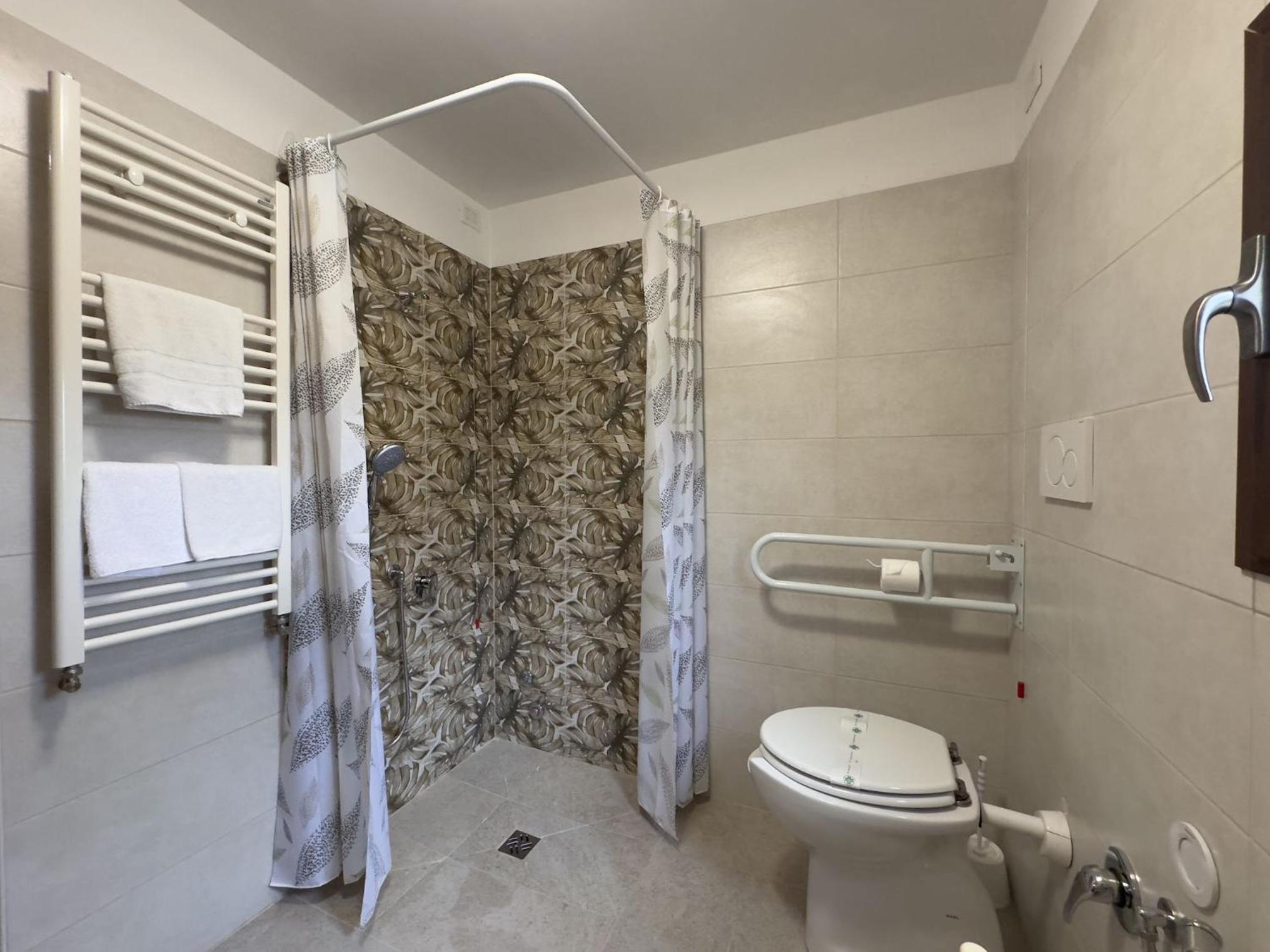 Quadruple Room - Photo 3