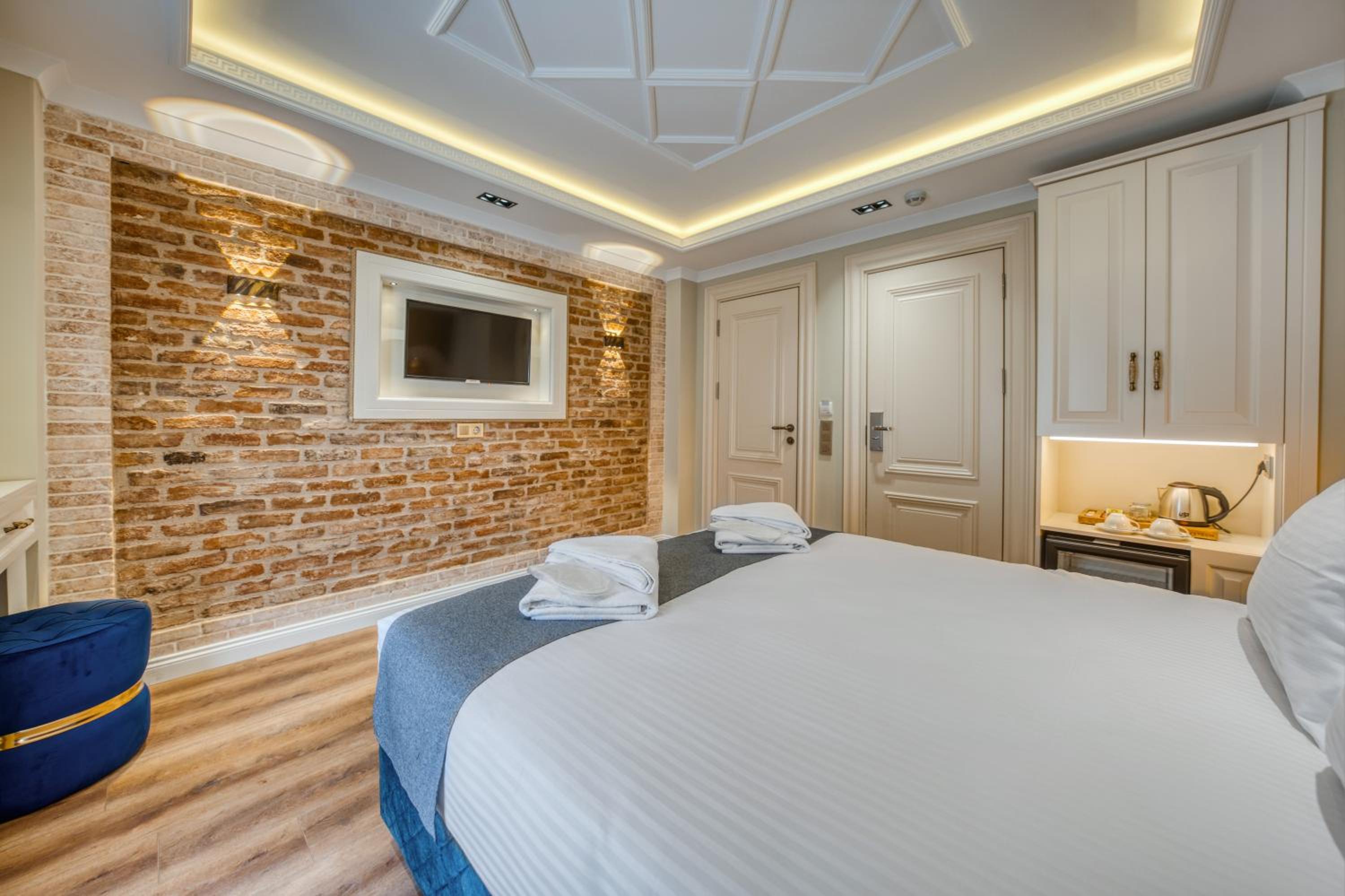 Double Room with Balcony photo 3