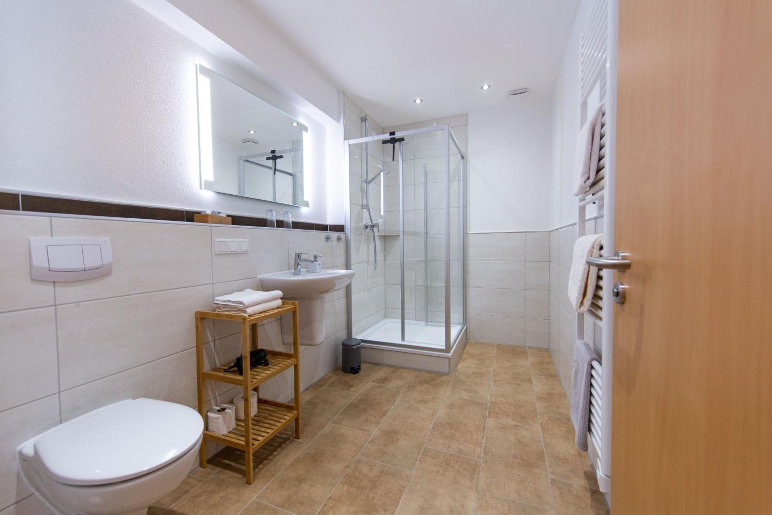 Deluxe Double Room with Shower photo 3