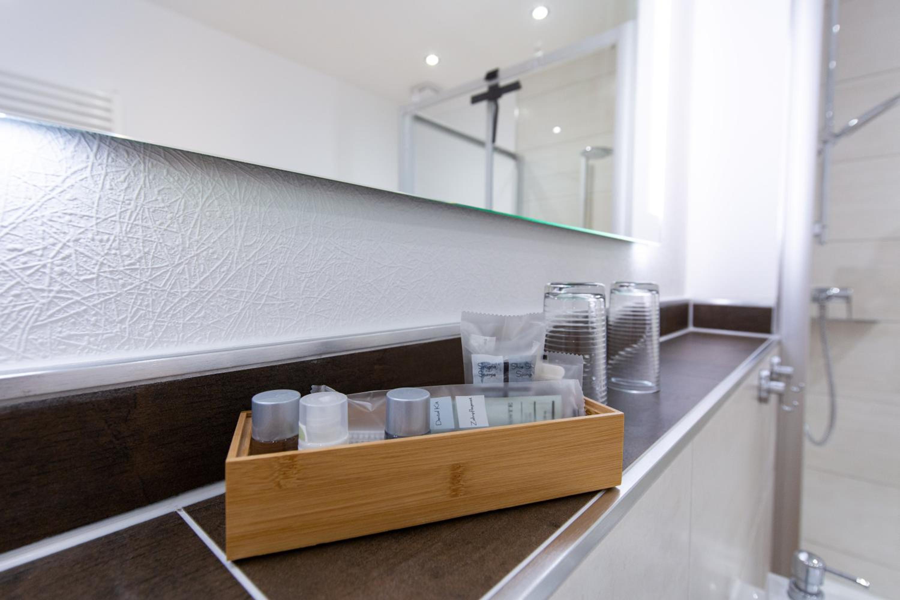 Deluxe Double Room with Shower photo 2