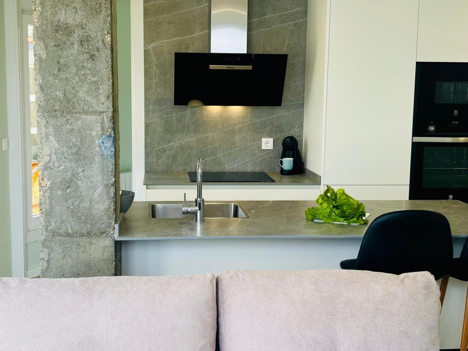 One-Bedroom Apartment with Sea View photo 3