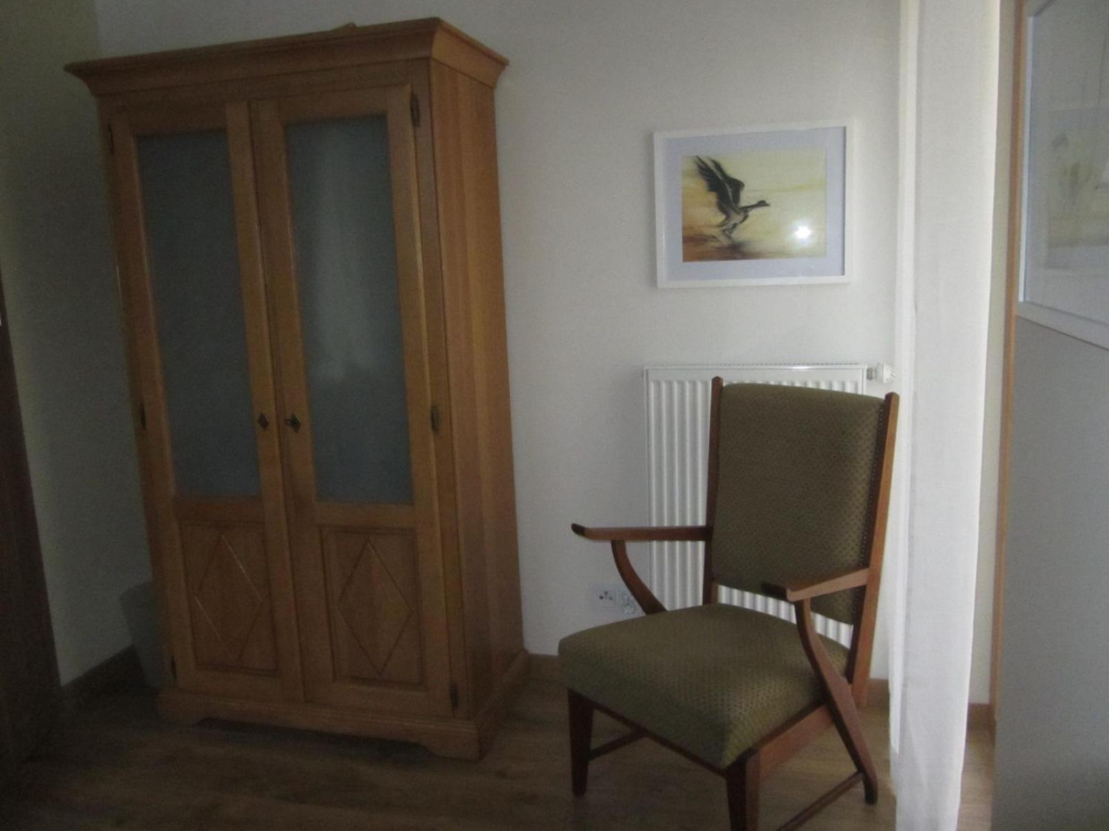 Five-Bedroom House photo 1