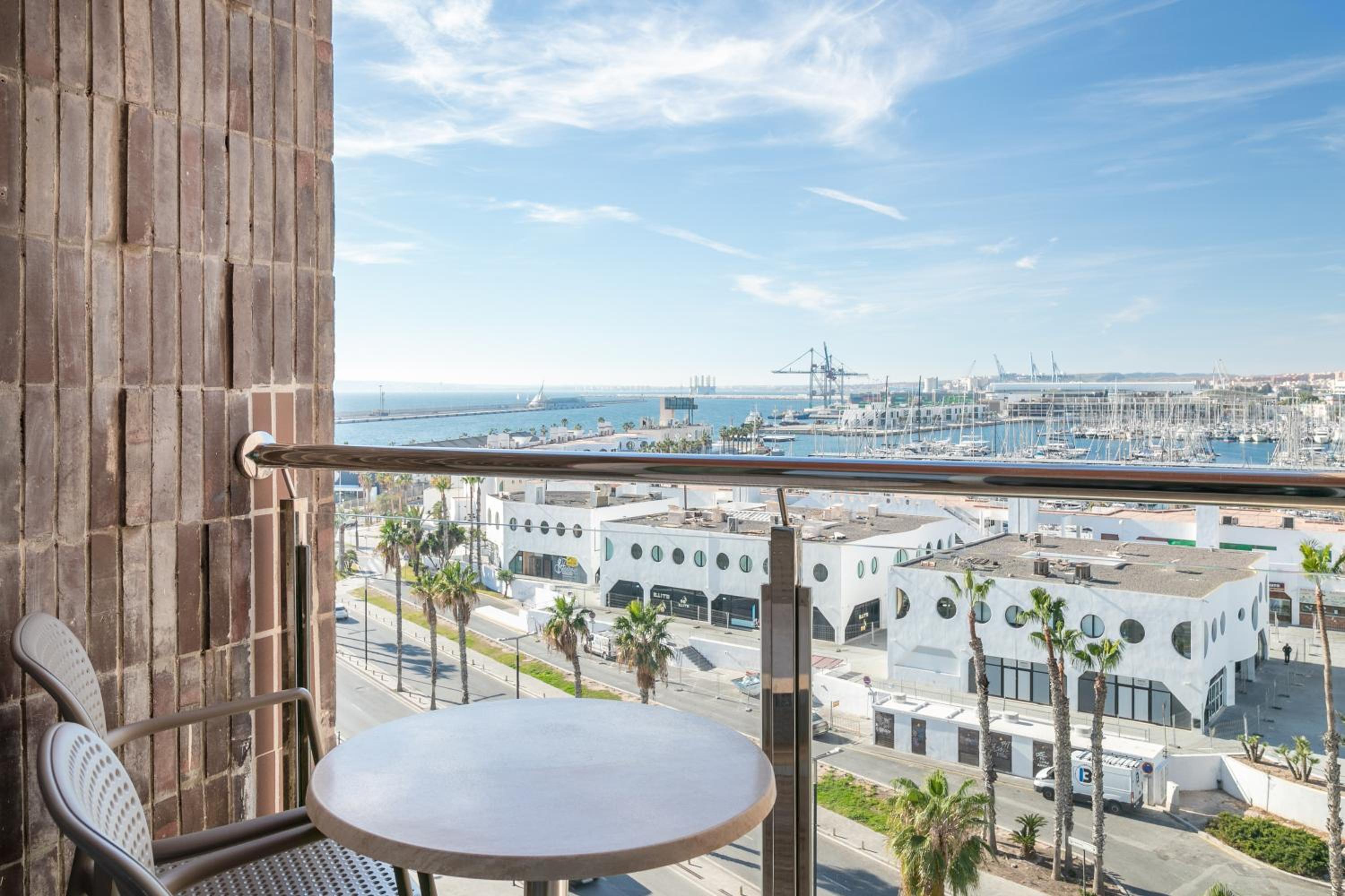 The Innside Room Port View - Photo 4