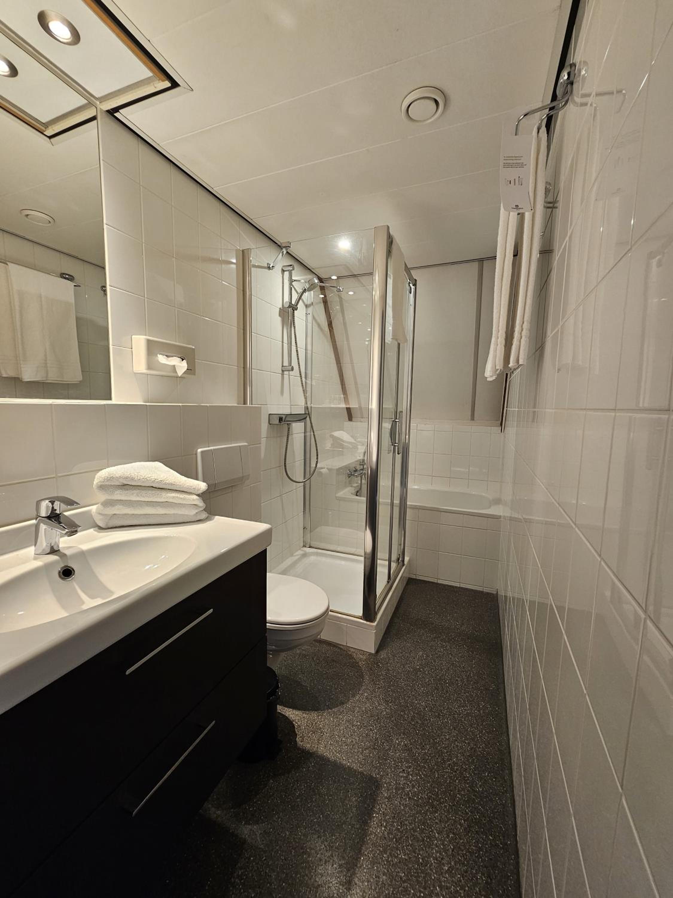 Suite - Photo 12