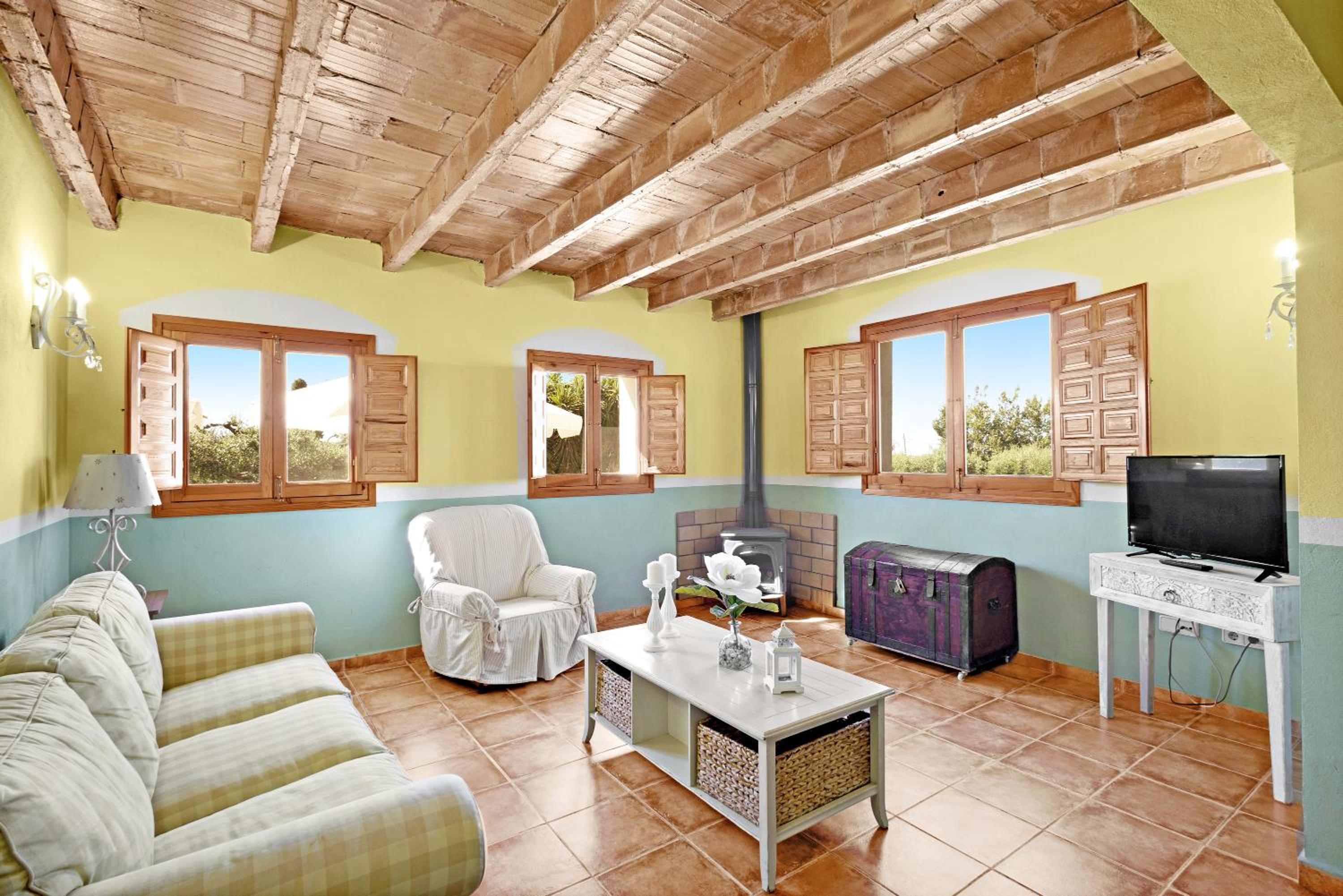Six-Bedroom House photo 2