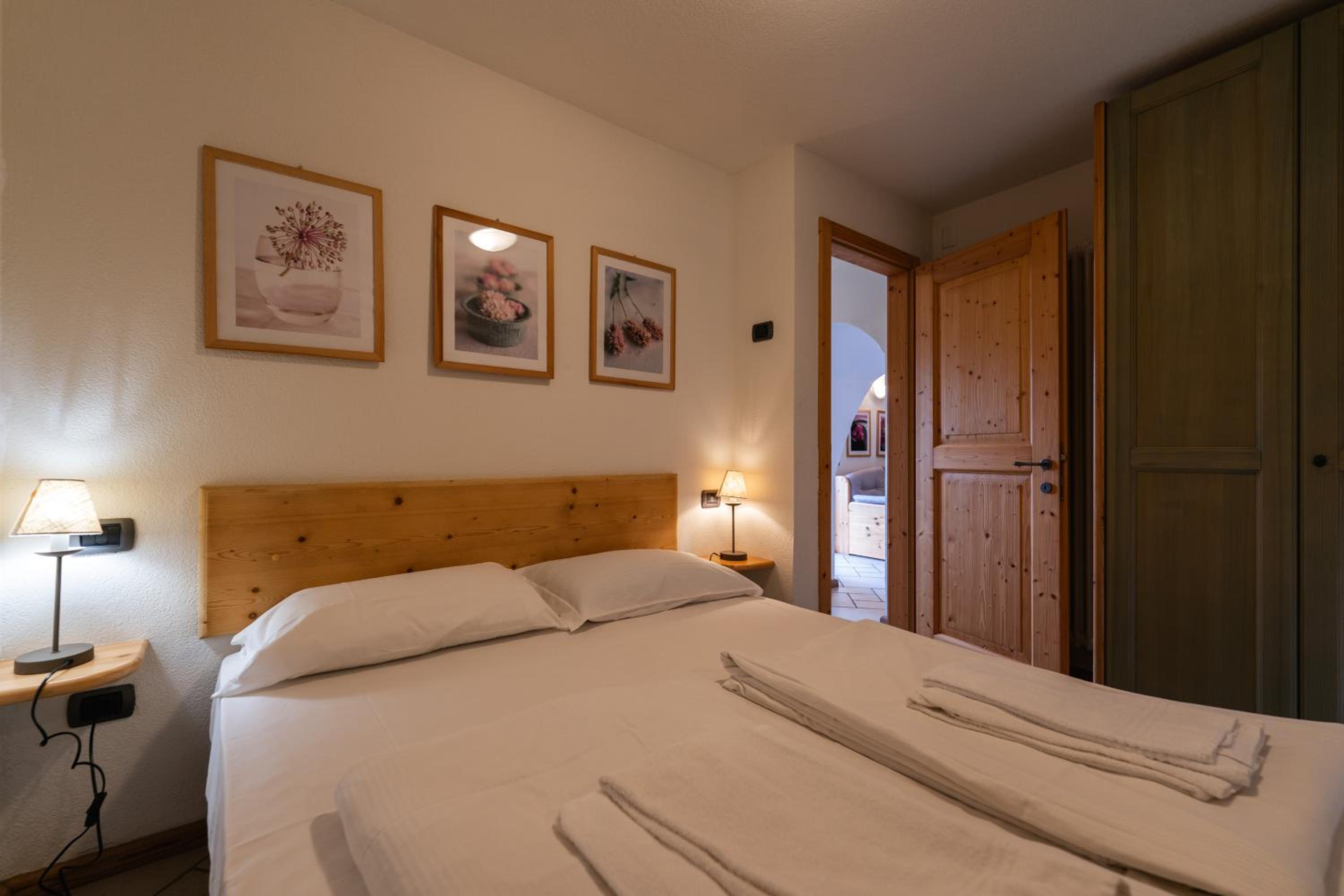 One-Bedroom Apartment - Photo 1