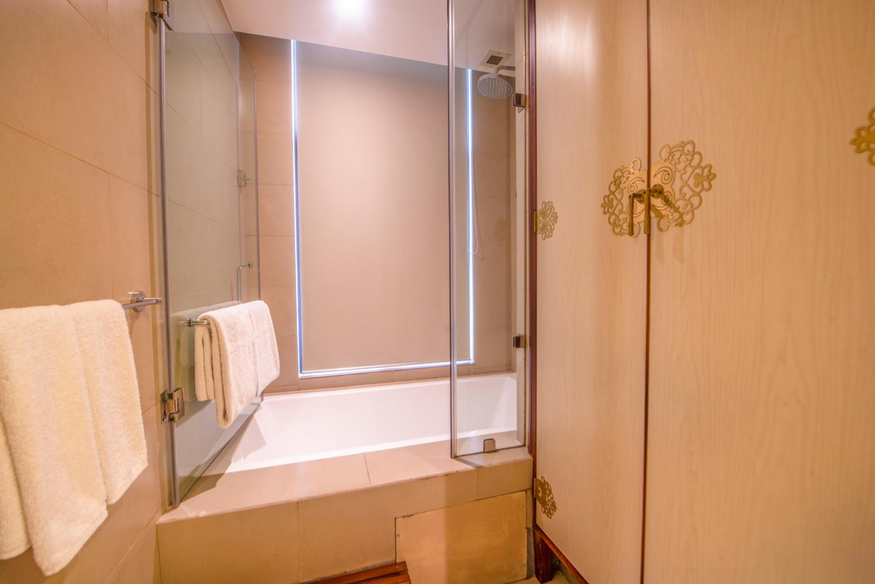 Executive Suite Including Both Way Airport Transfers - Photo 14