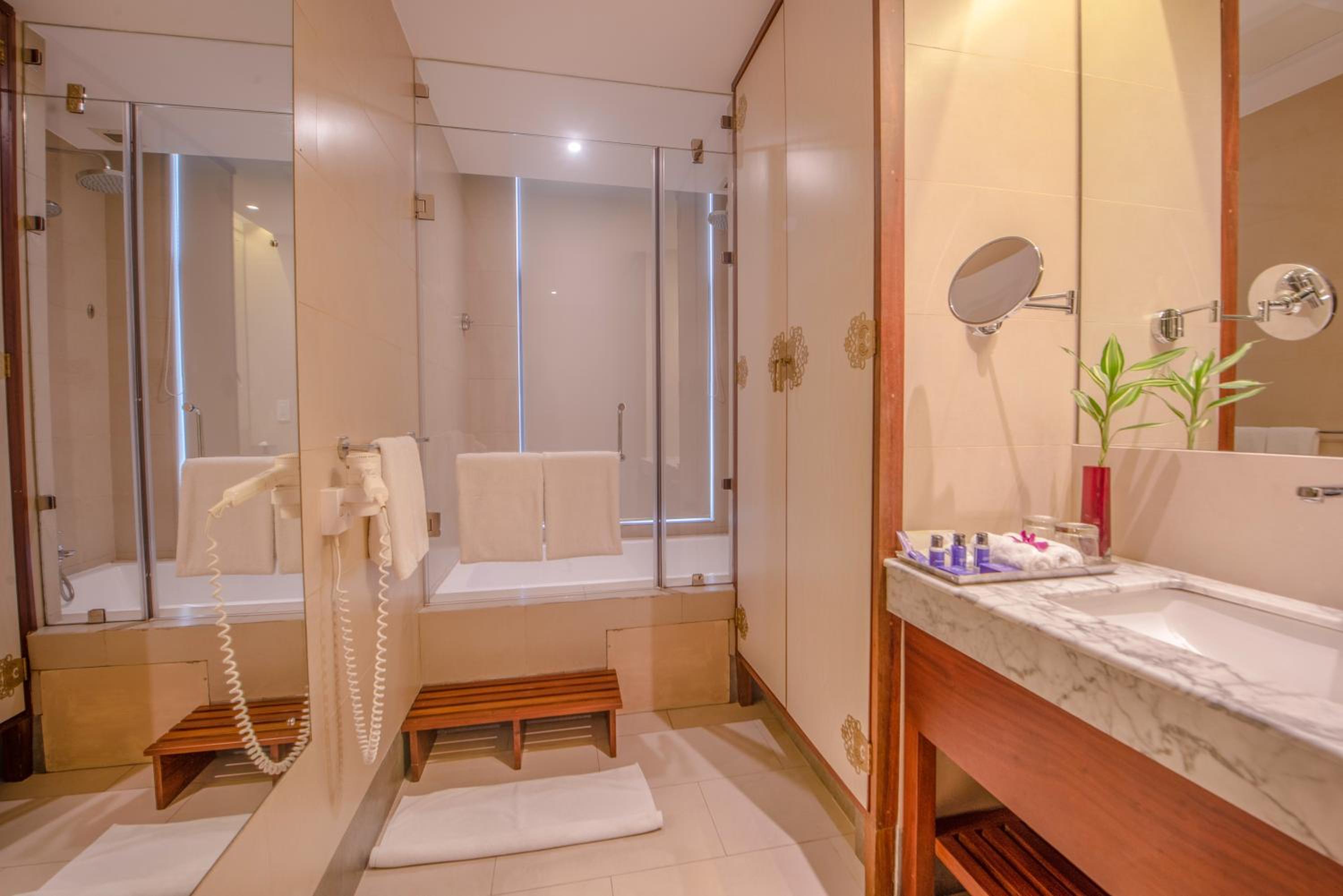 Executive Suite Including Both Way Airport Transfers - Photo 15