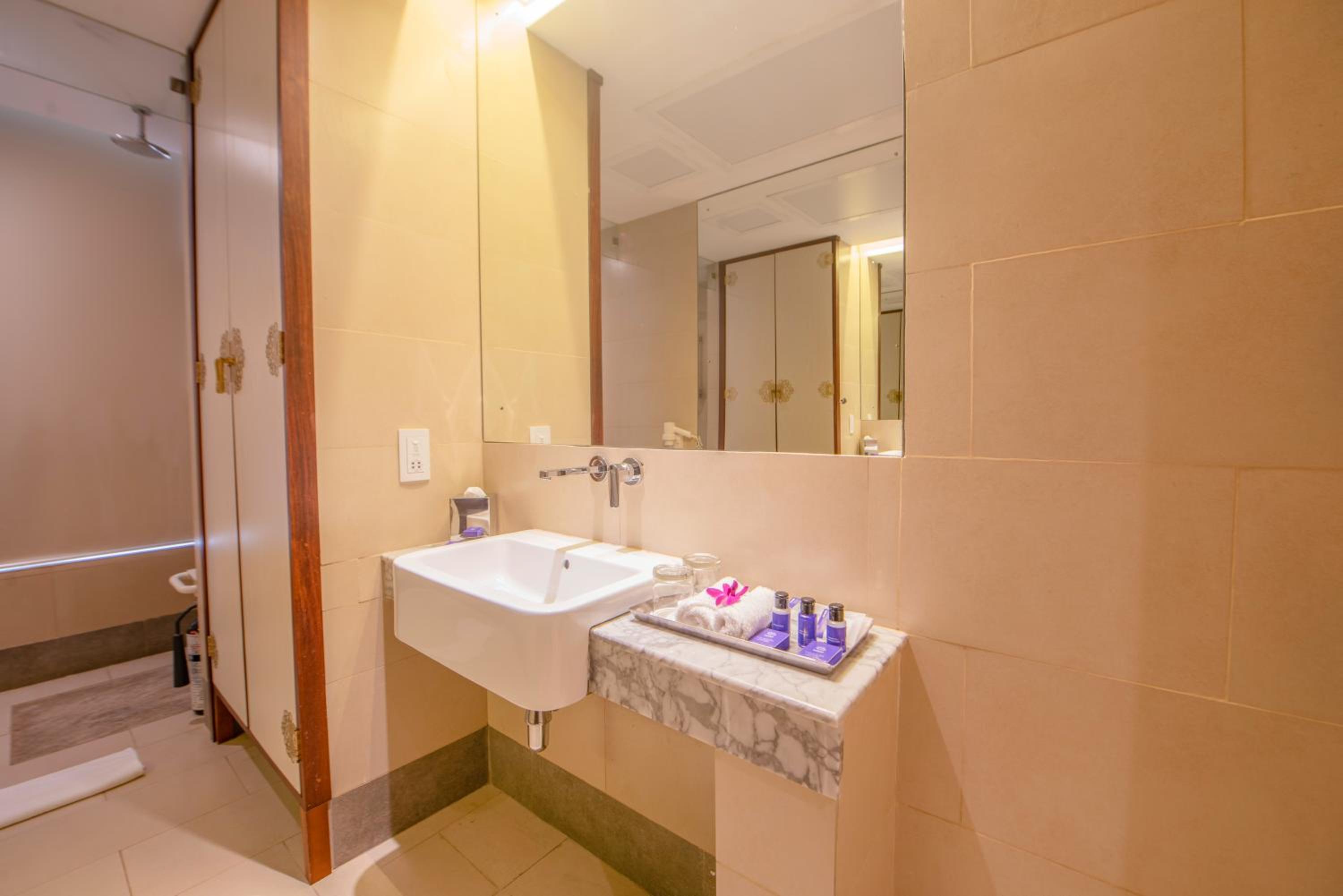 Executive Suite Including Both Way Airport Transfers - Photo 7