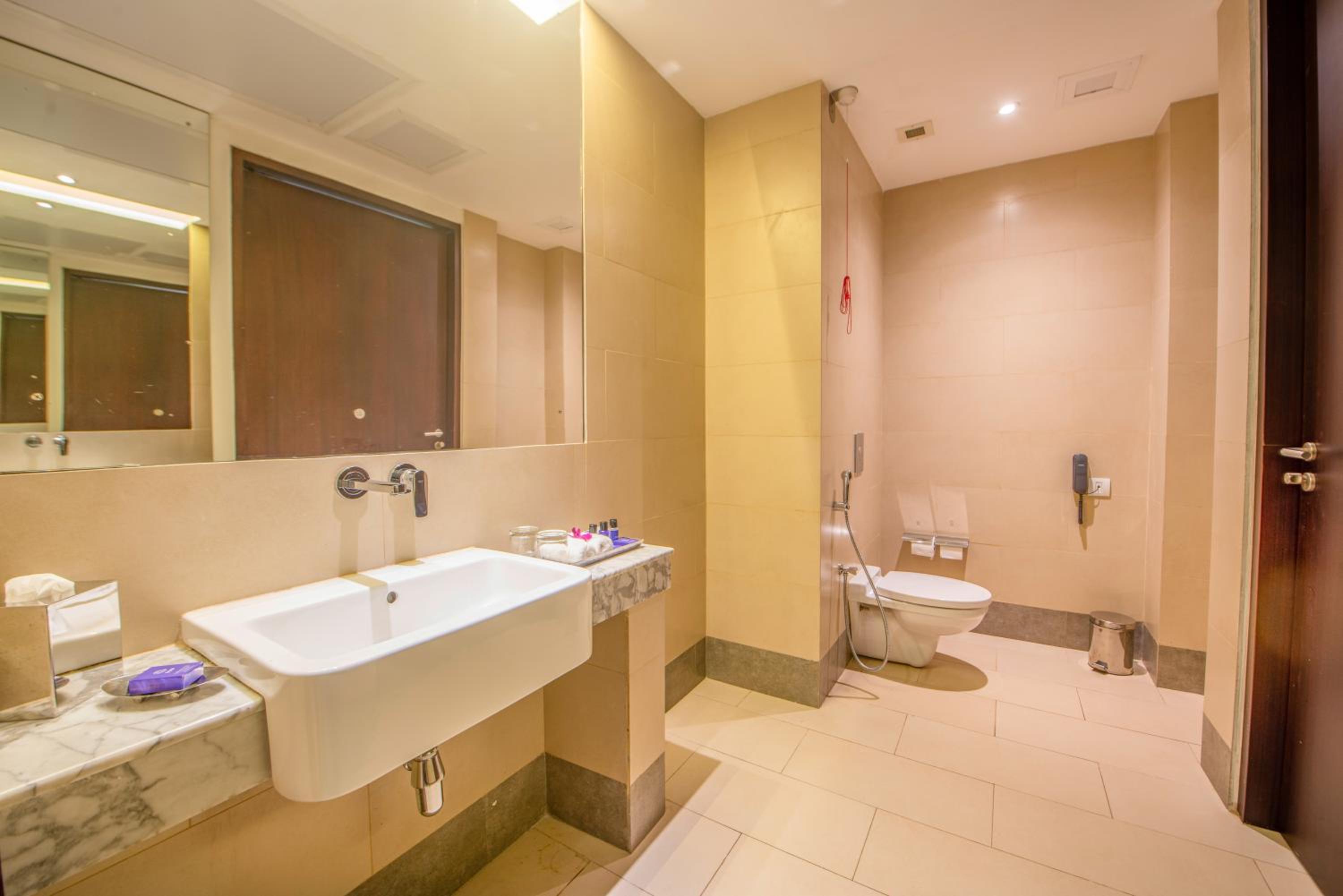 Executive Suite Including Both Way Airport Transfers - Photo 5