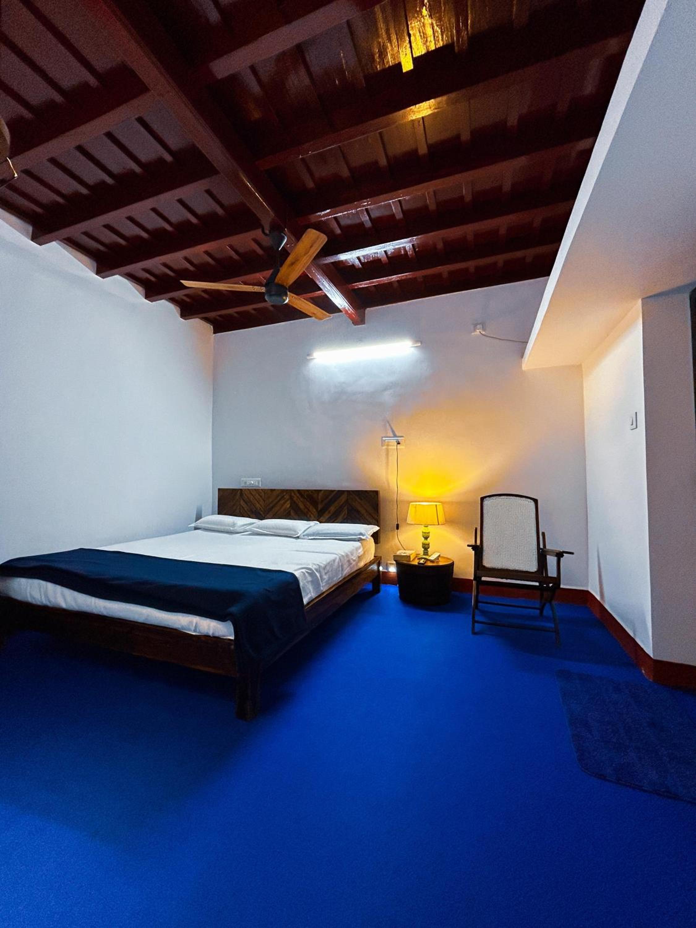 Five-Bedroom House photo 1