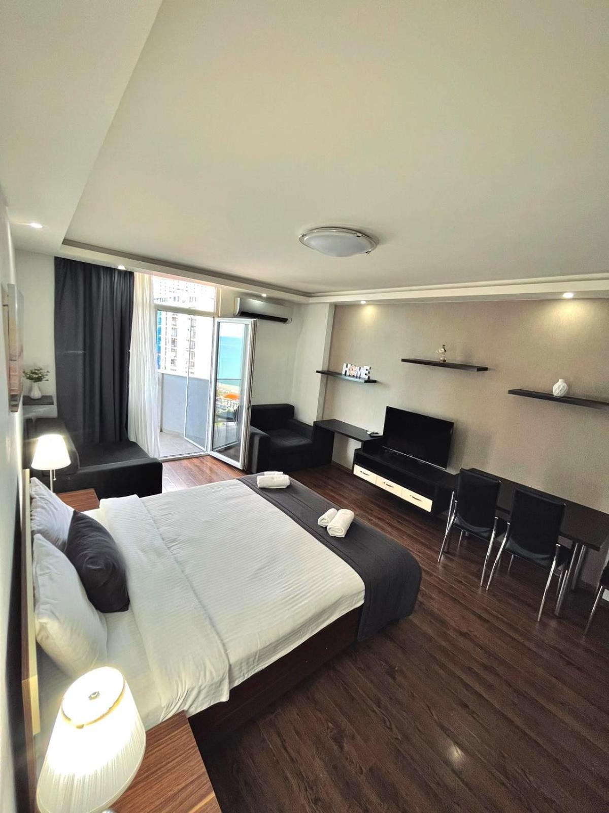 Studio Apartment photo 2
