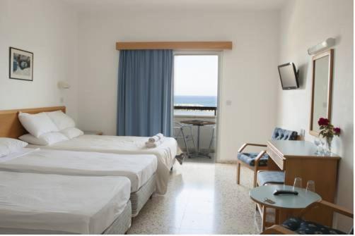 Quadruple Room with Sea View photo 2