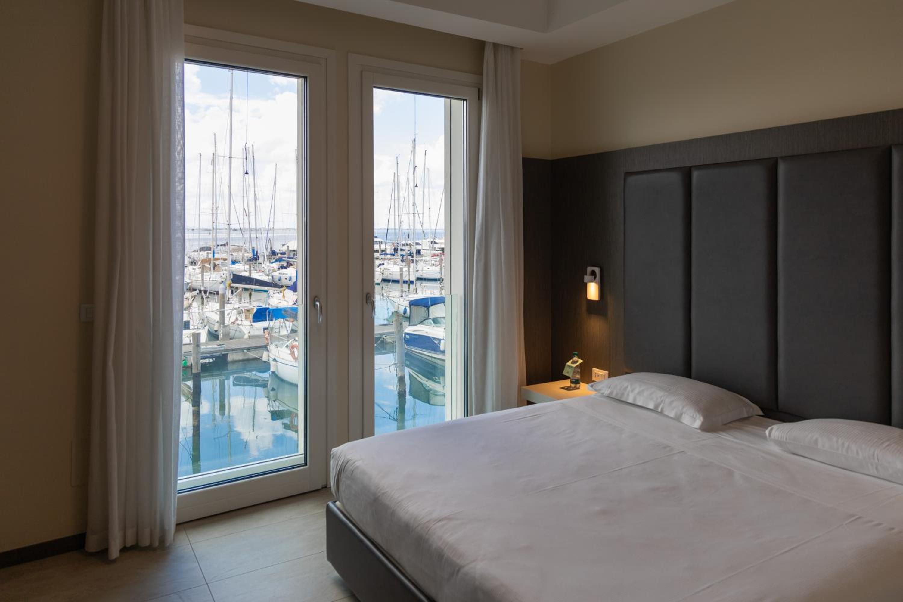 Superior Double Room with Lagoon View and Beach Access - Photo 2