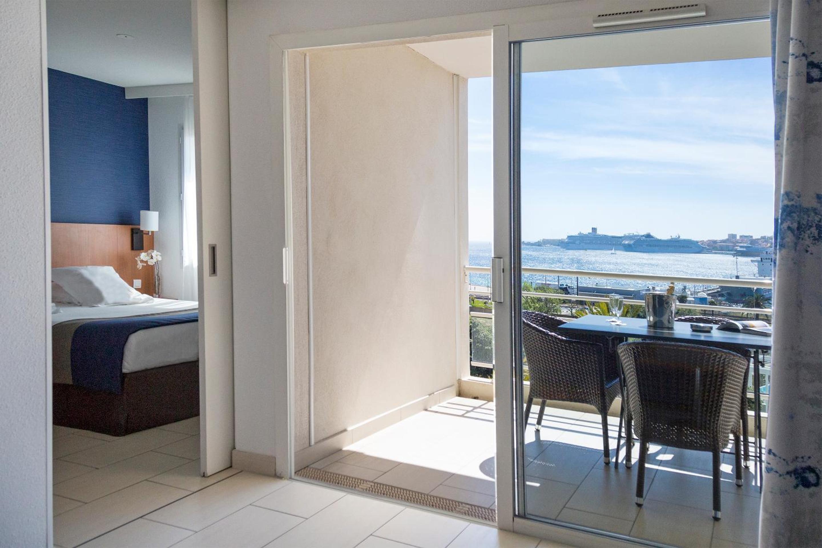 One-Bedroom Suite - Photo 3