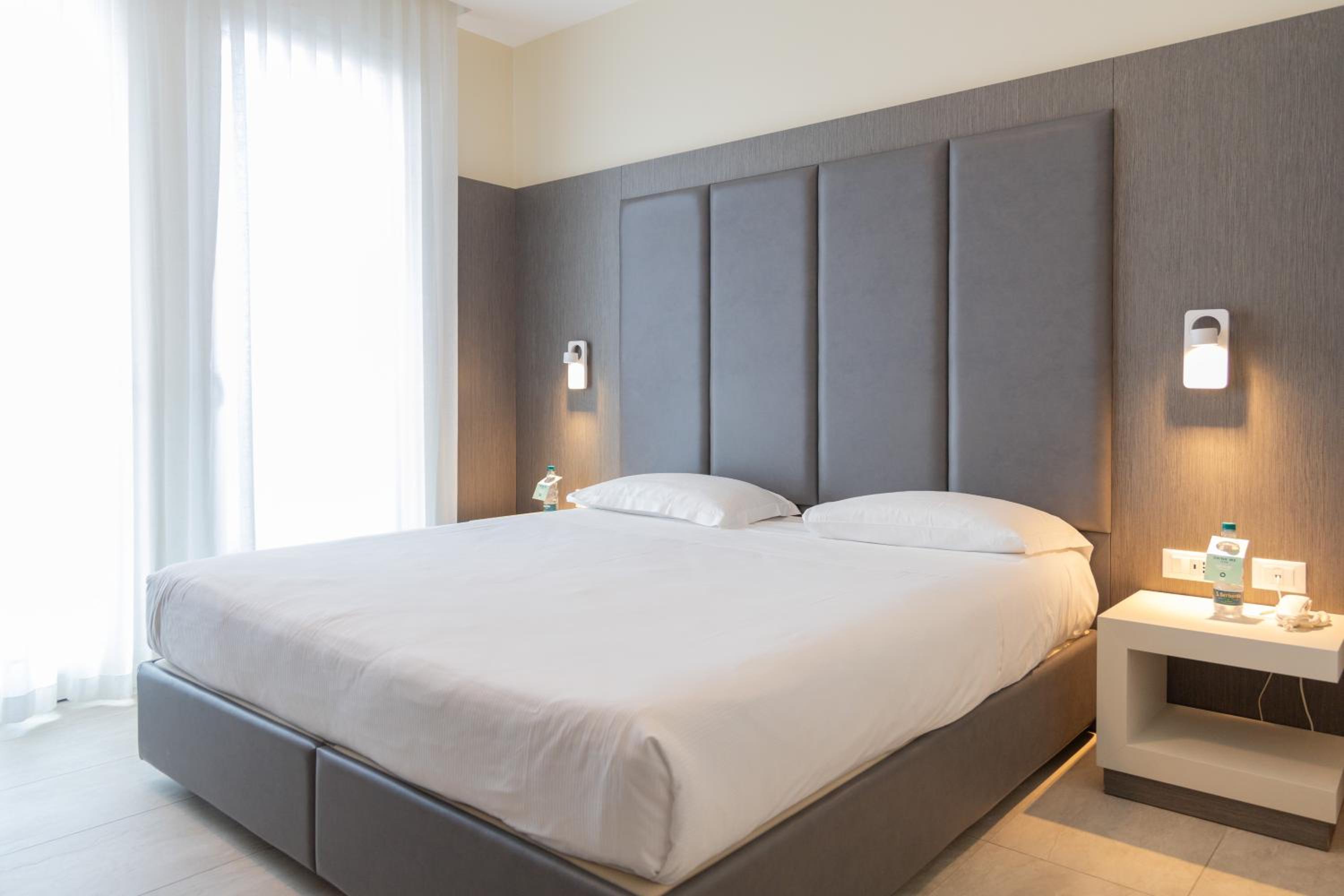Superior Double Room with Lagoon View and Beach Access - Photo 1