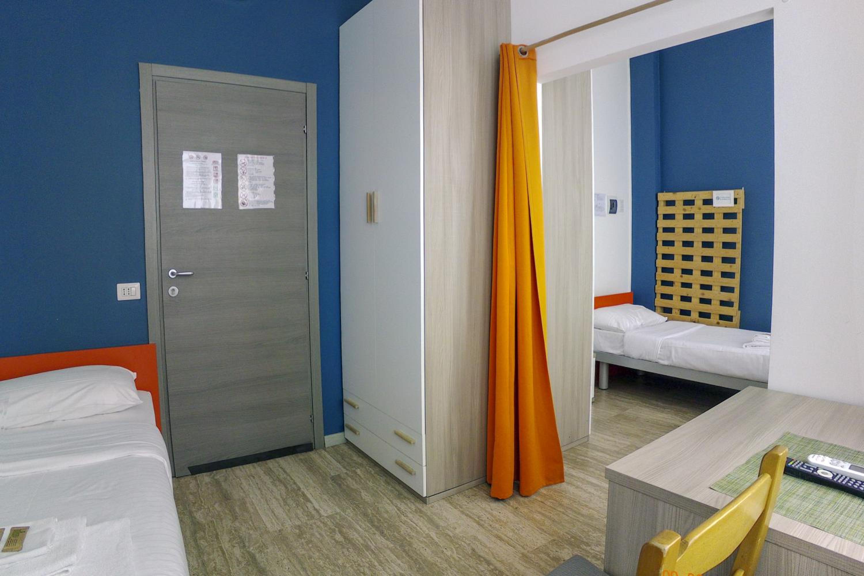 Twin Room with Private External Bathroom photo 1