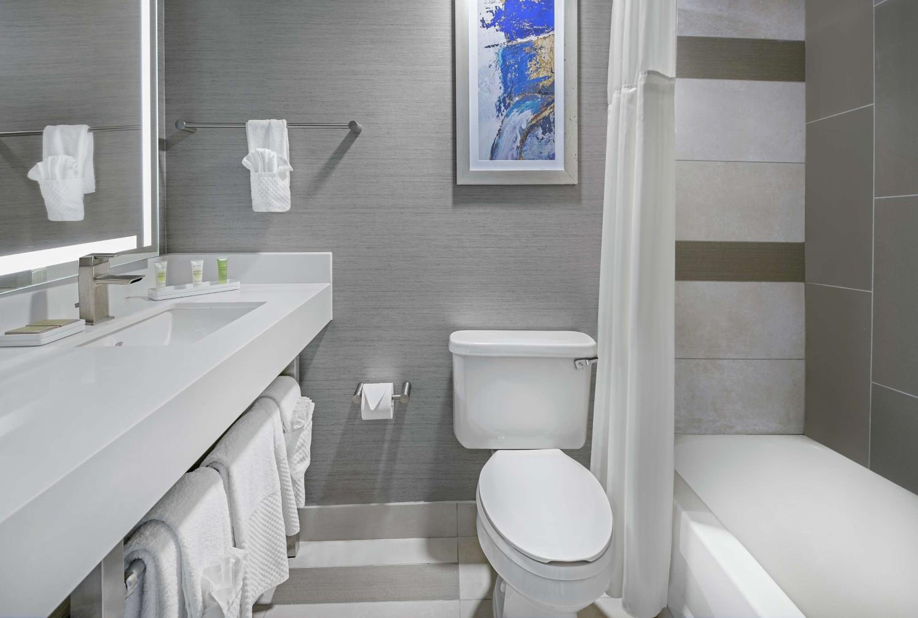King Room with Pool View - Photo 4