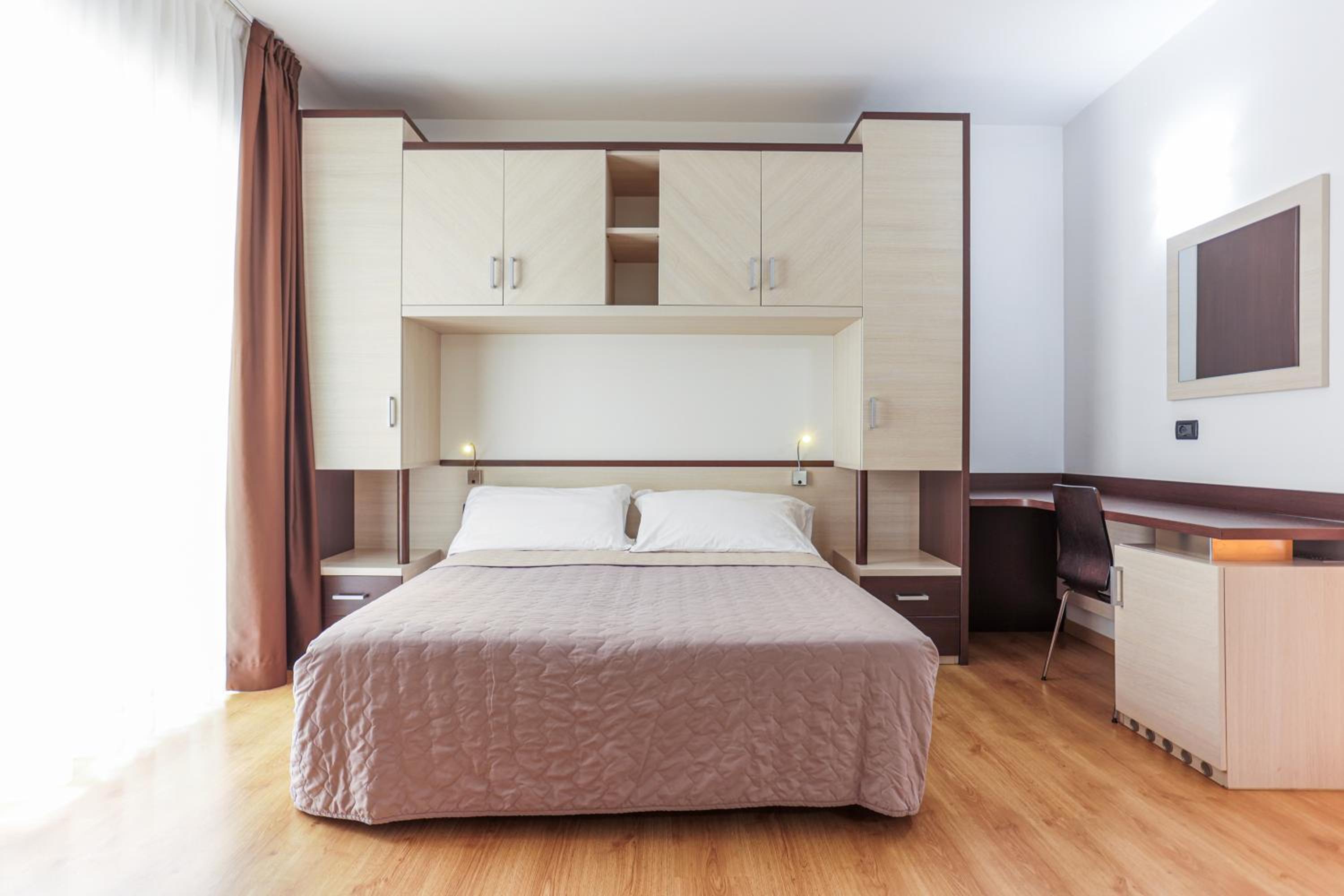 Triple Room with Balcony and Side Sea View photo 2
