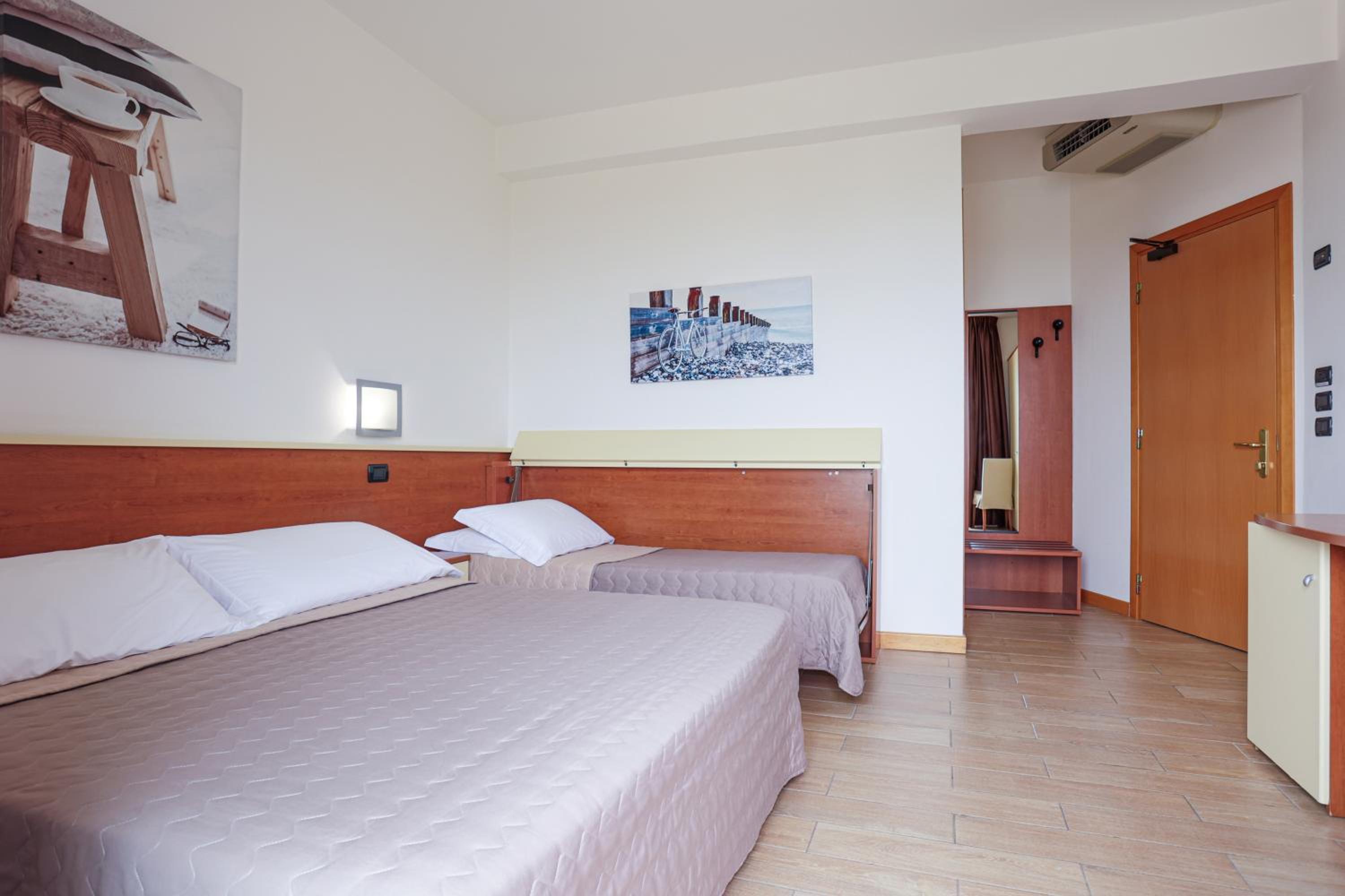 Triple Room with Balcony and Sea View photo 2