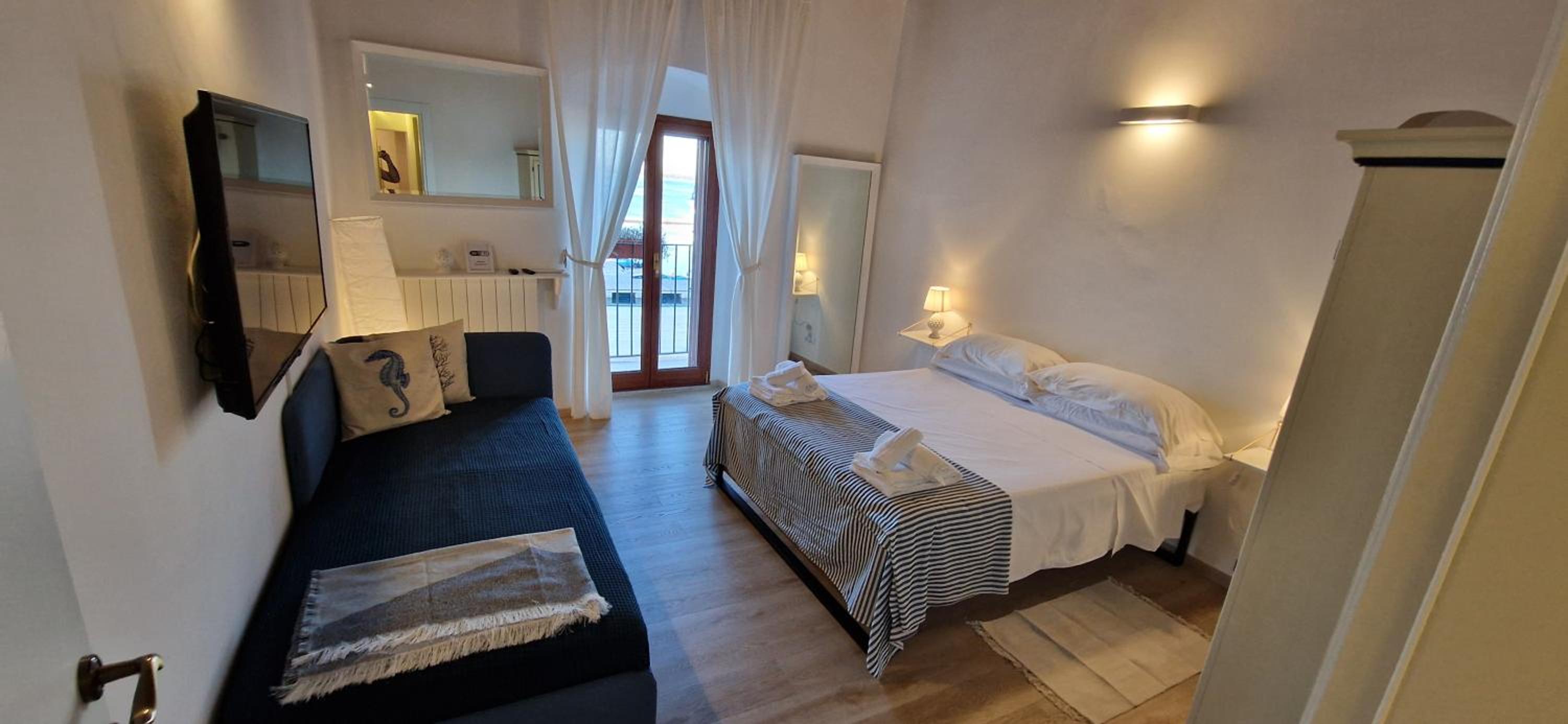 Deluxe Suite with Sea View photo 1