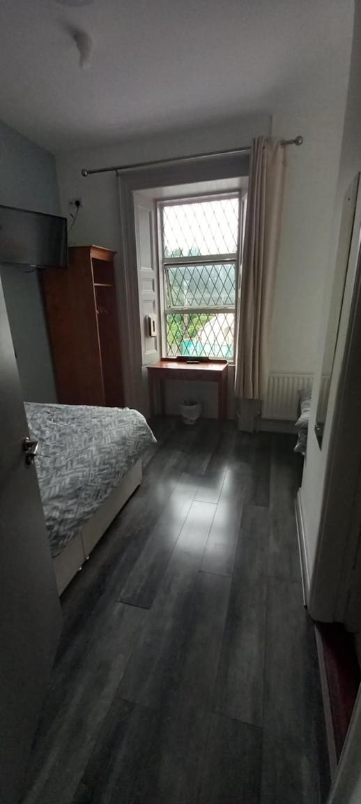 Triple Room with Private Bathroom - Photo 1