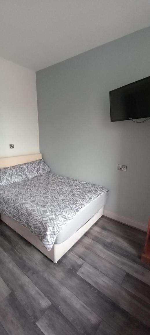 Triple Room with Private Bathroom - Photo 2