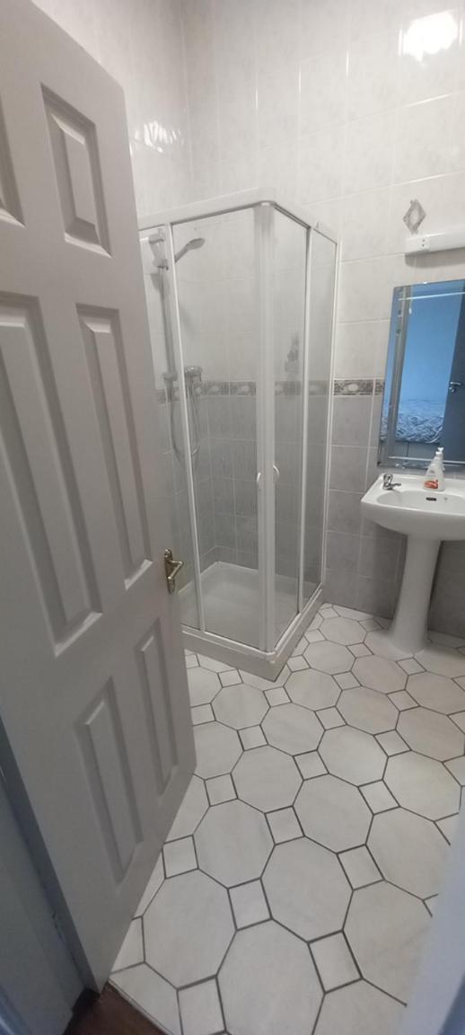 Triple Room with Private Bathroom - Photo 3