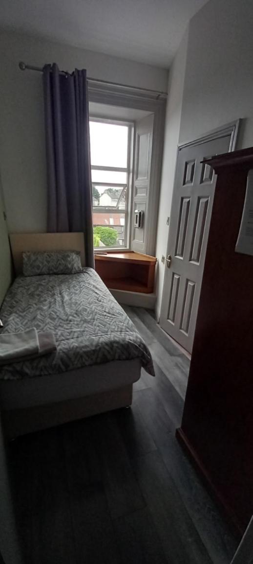 Single Room with Private Bathroom photo 1