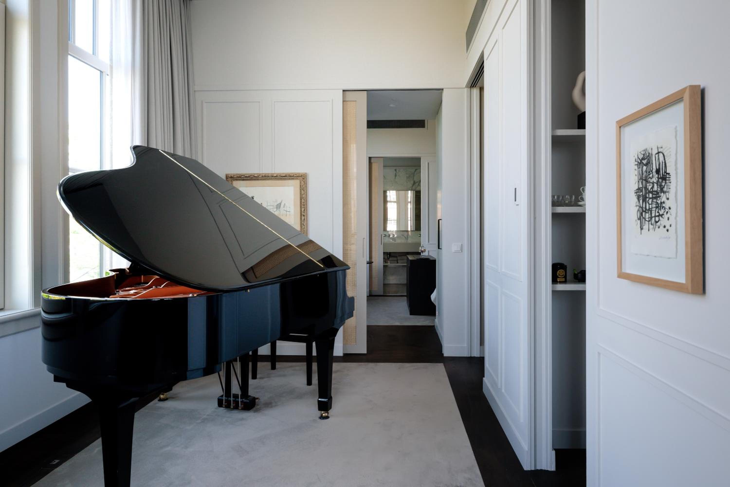 Superior King Suite photo 2