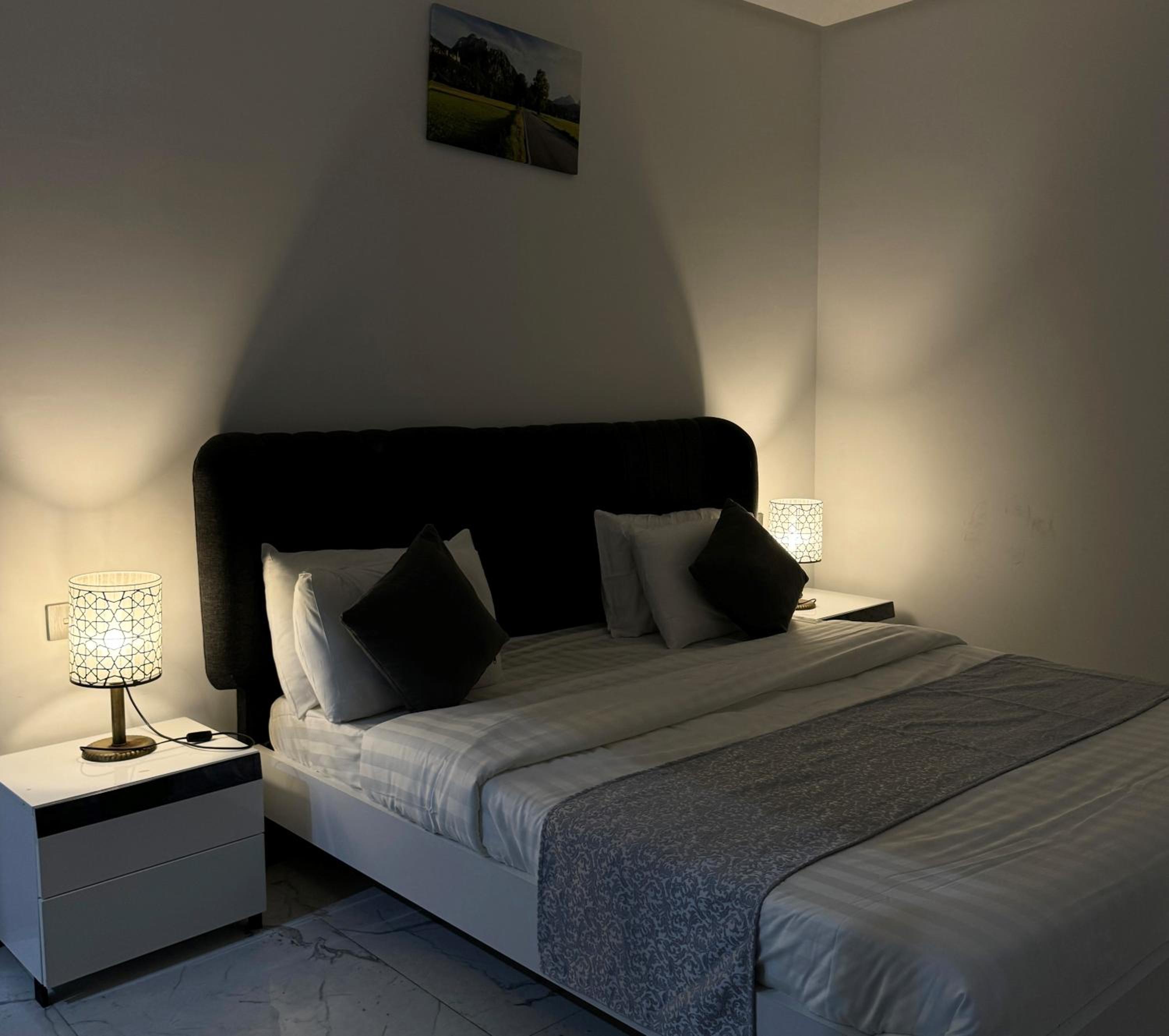 One-Bedroom Apartment with Balcony and Sea View - Photo 12