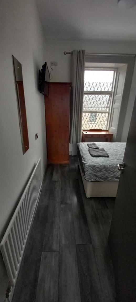 Double Room with Private Bathroom - Photo 3