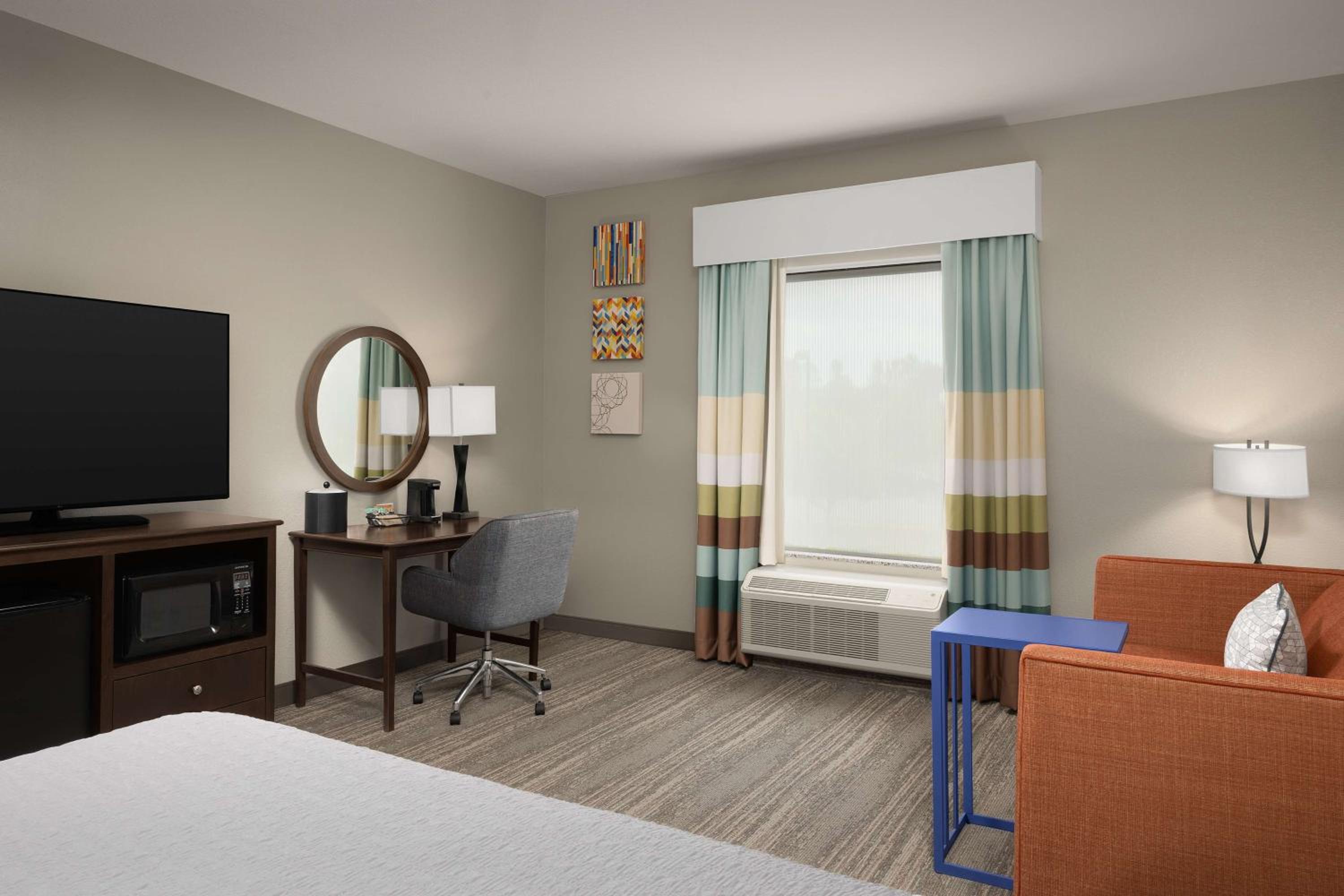 King Room with Sofa Bed - Hearing Accessible/Non-Smoking