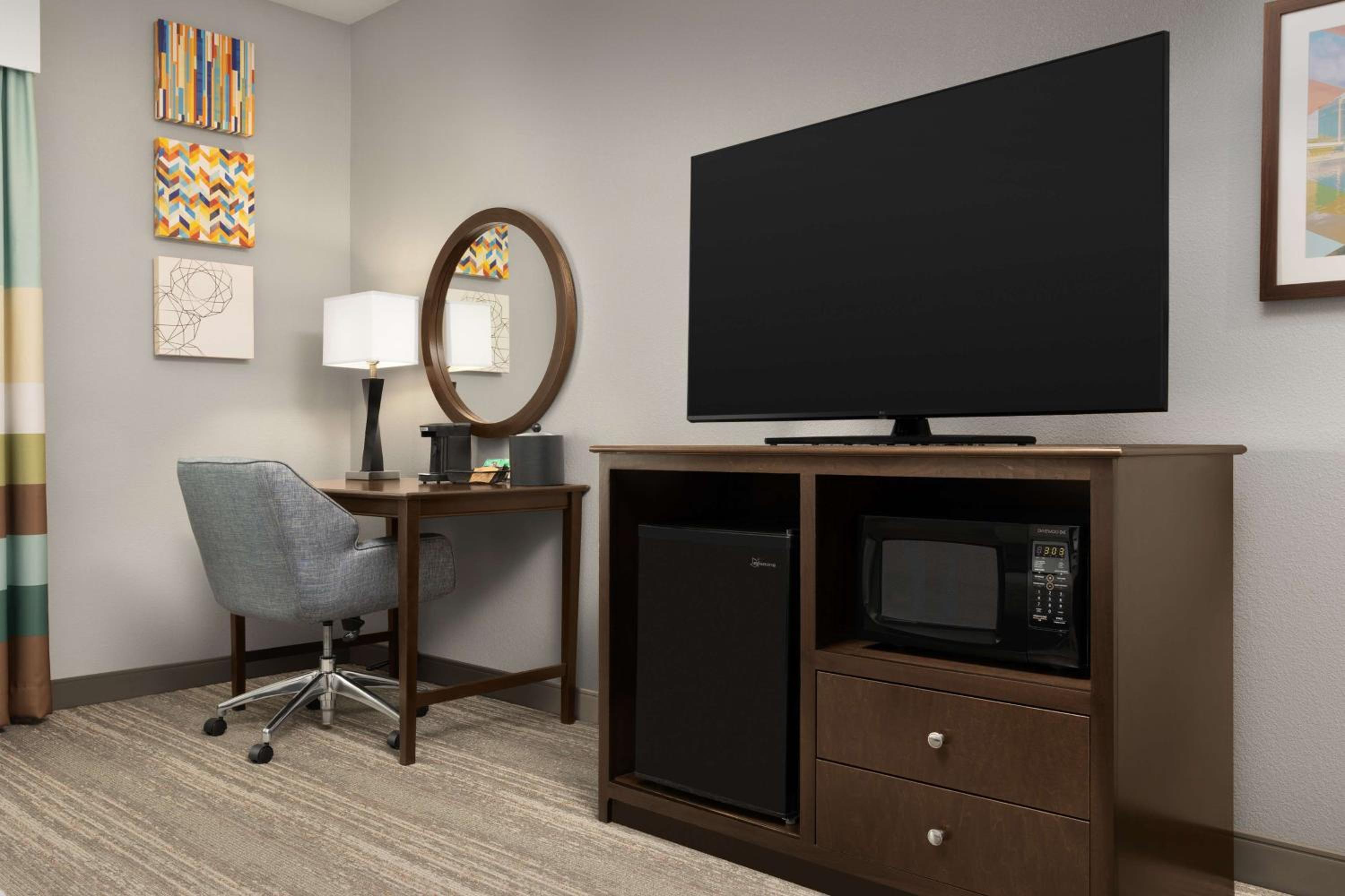 King Room with Bath Tub - Disability/Hearing Access photo 2