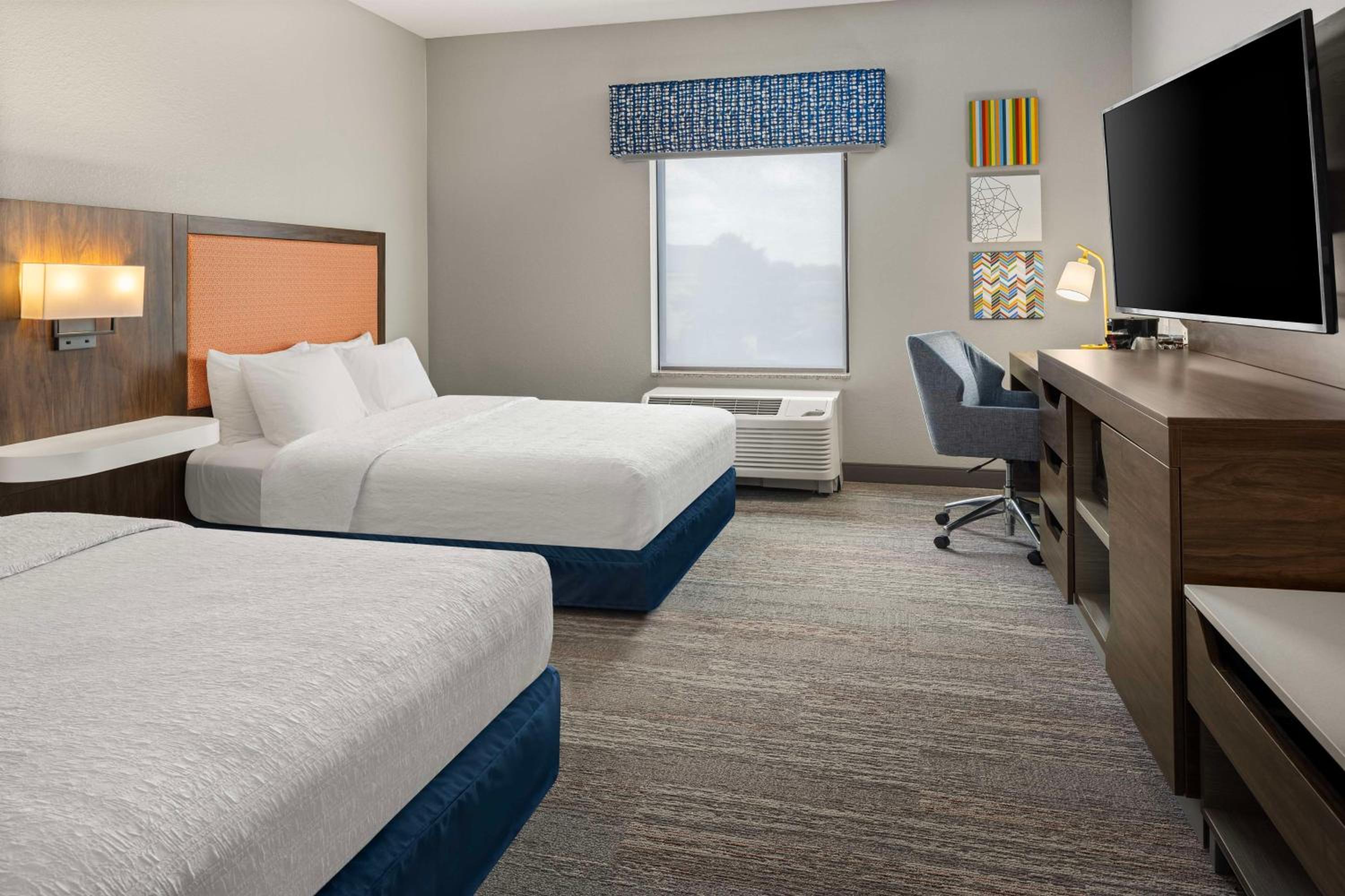 Queen Room with Two Queen Beds - Mobility Access/Non-Smoking - Photo 3