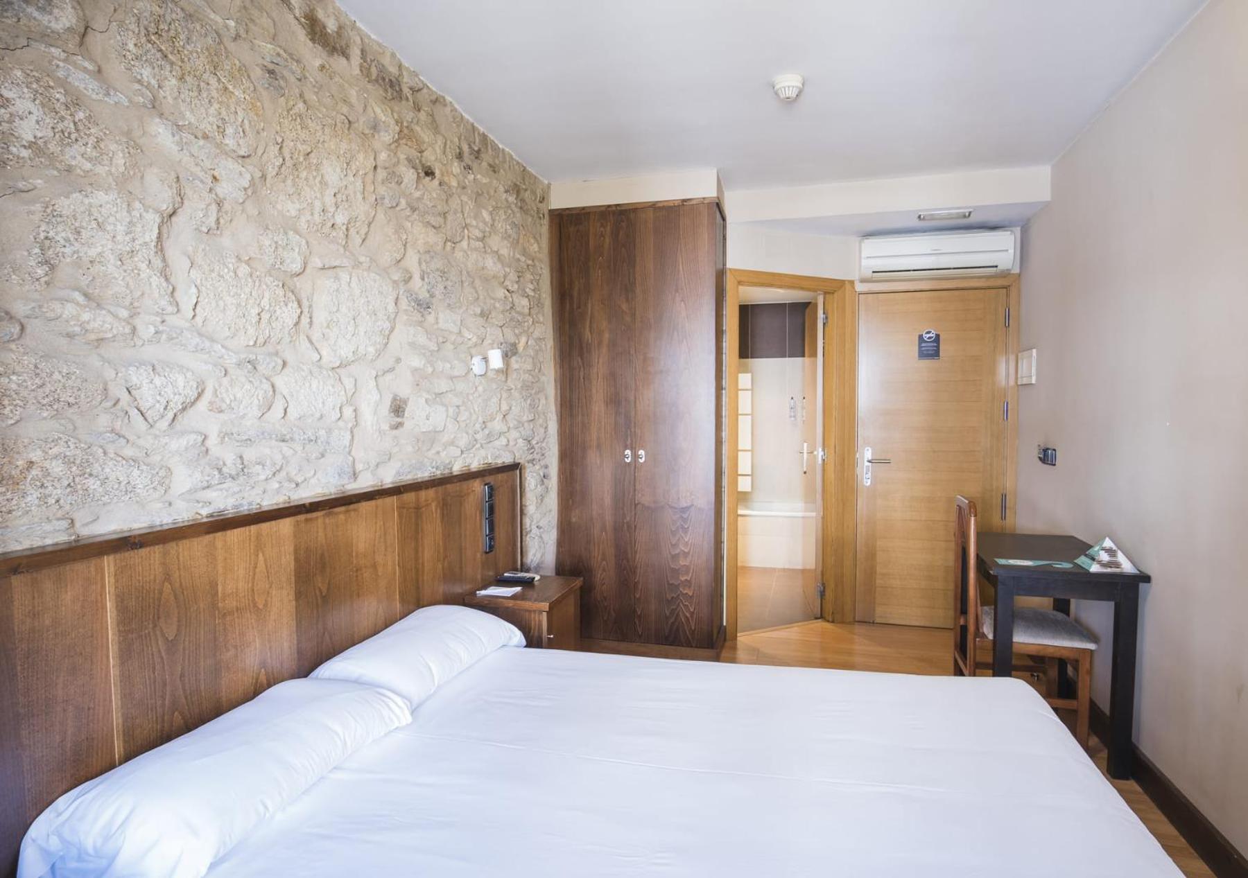 Double or Twin Room photo 3