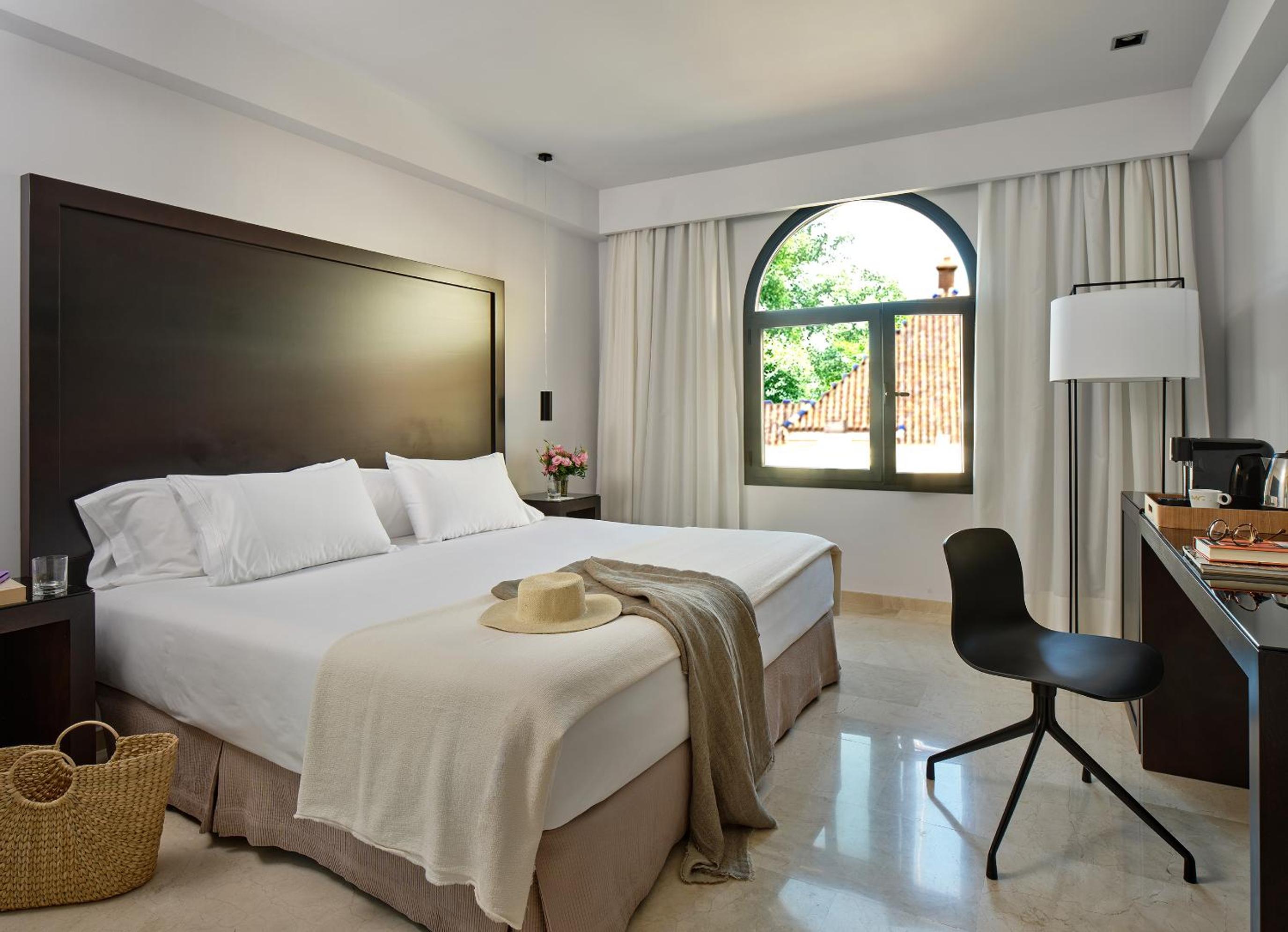 Standard Double or Twin Room (1-2 Adults) - Photo 1