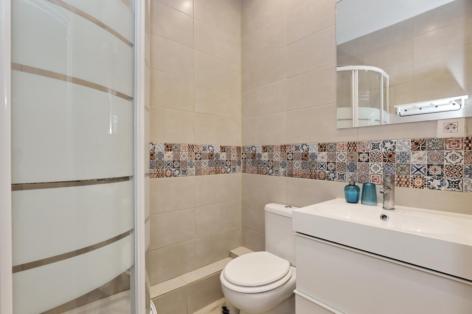 Two-Bedroom Apartment with Balcony photo 3