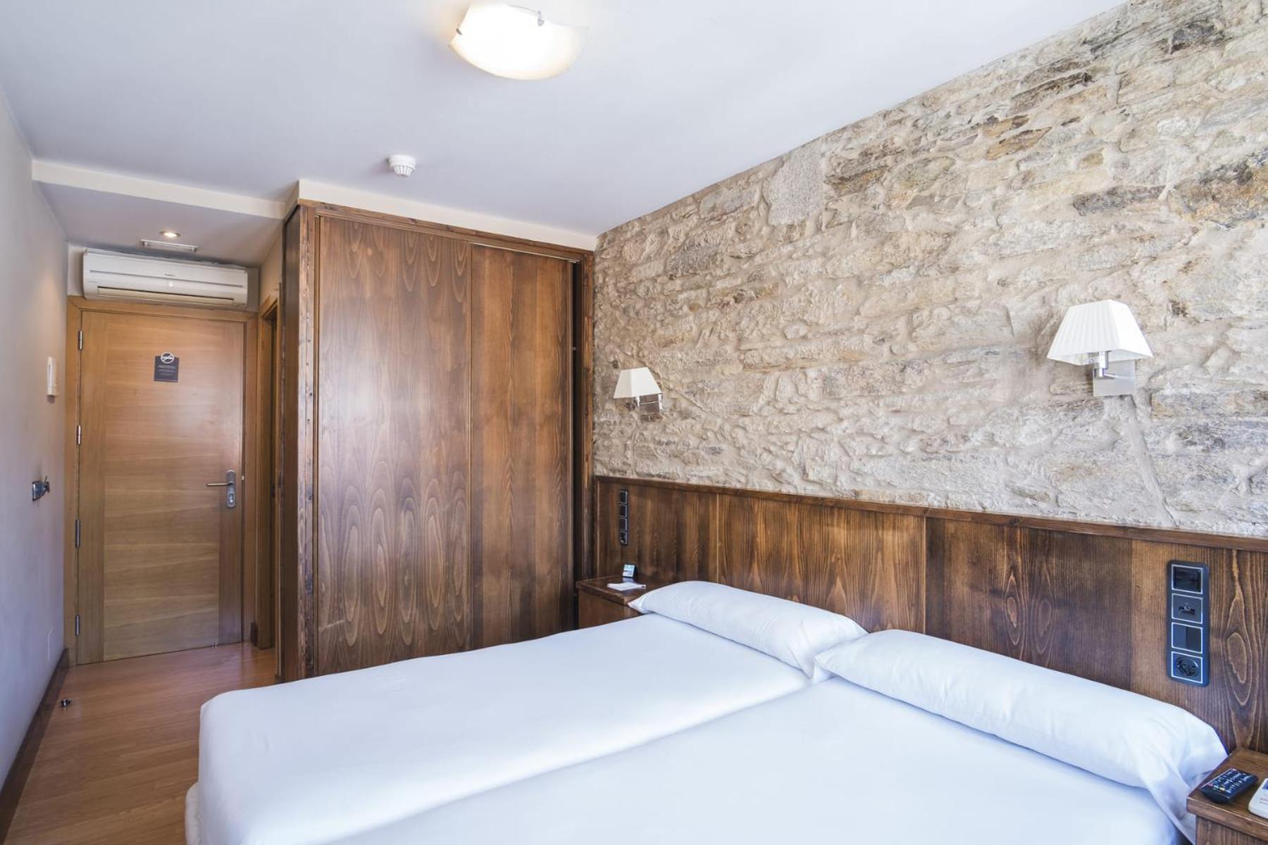 Superior Double or Twin Room photo 3