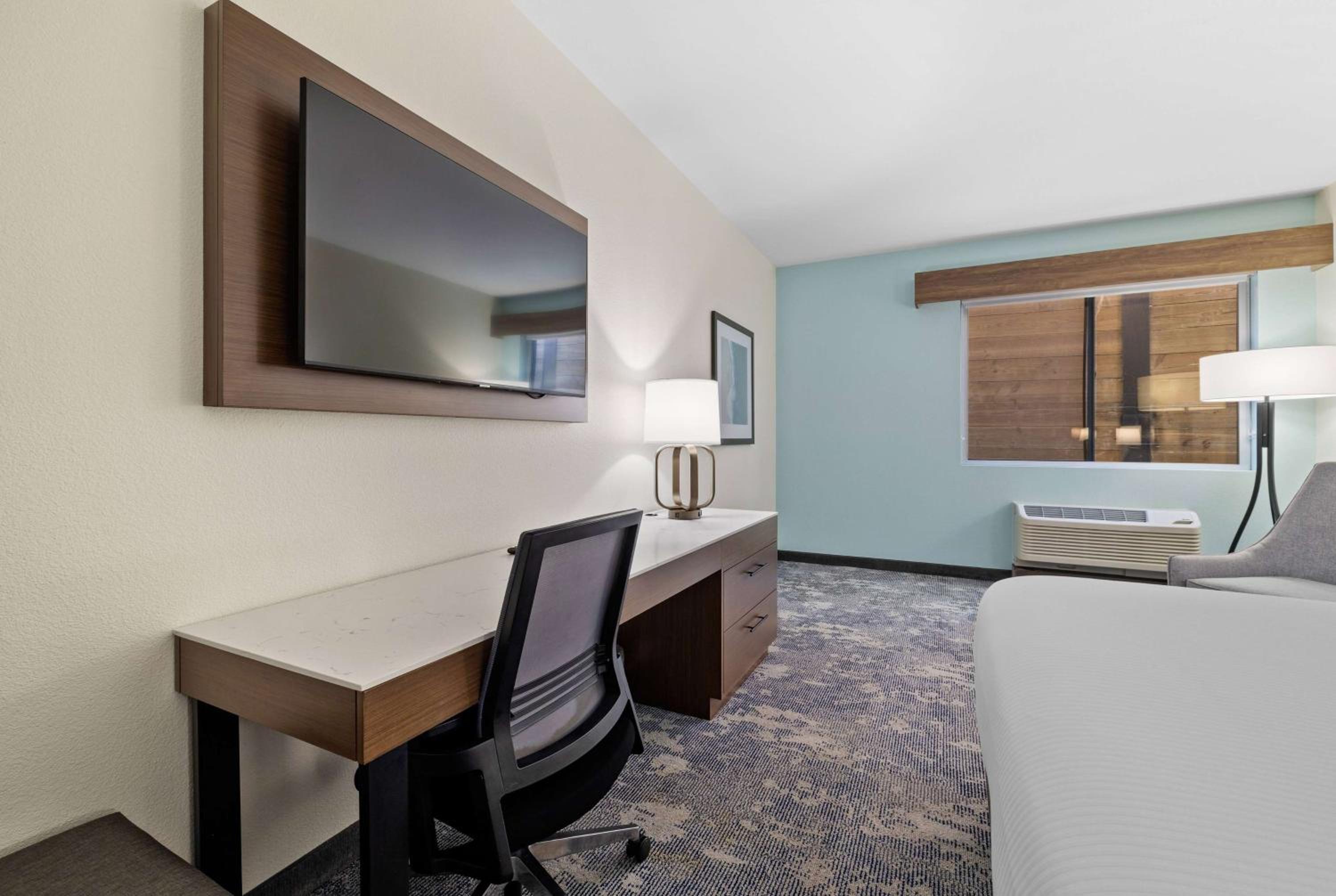 King Room - Non-Smoking - Photo 1