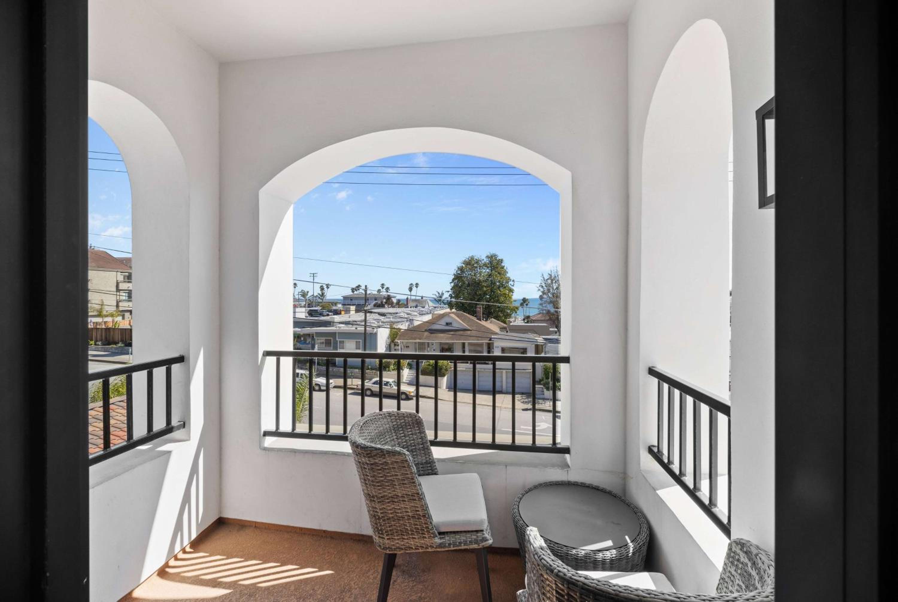 King Suite with Partial Ocean View - Hearing Impaired/Non-Smoking - Photo 6