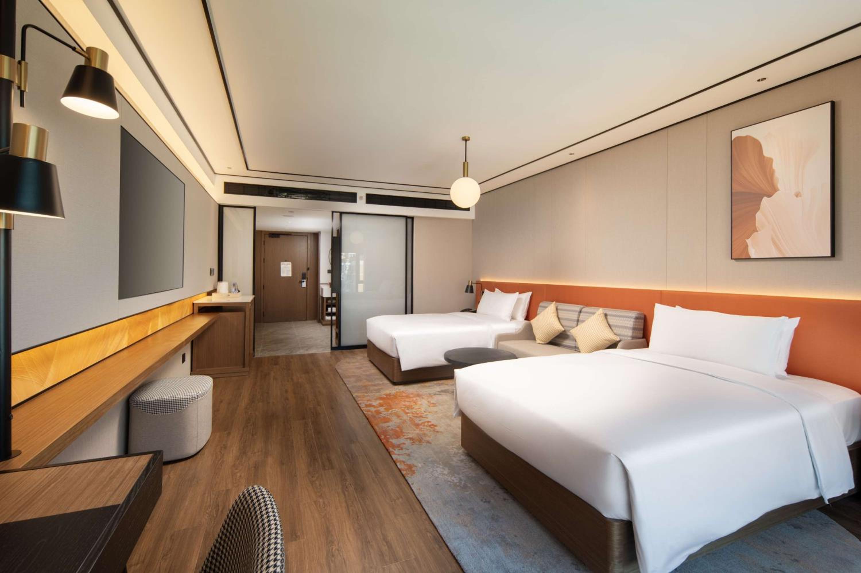 Superior Twin Room thumbnail 5